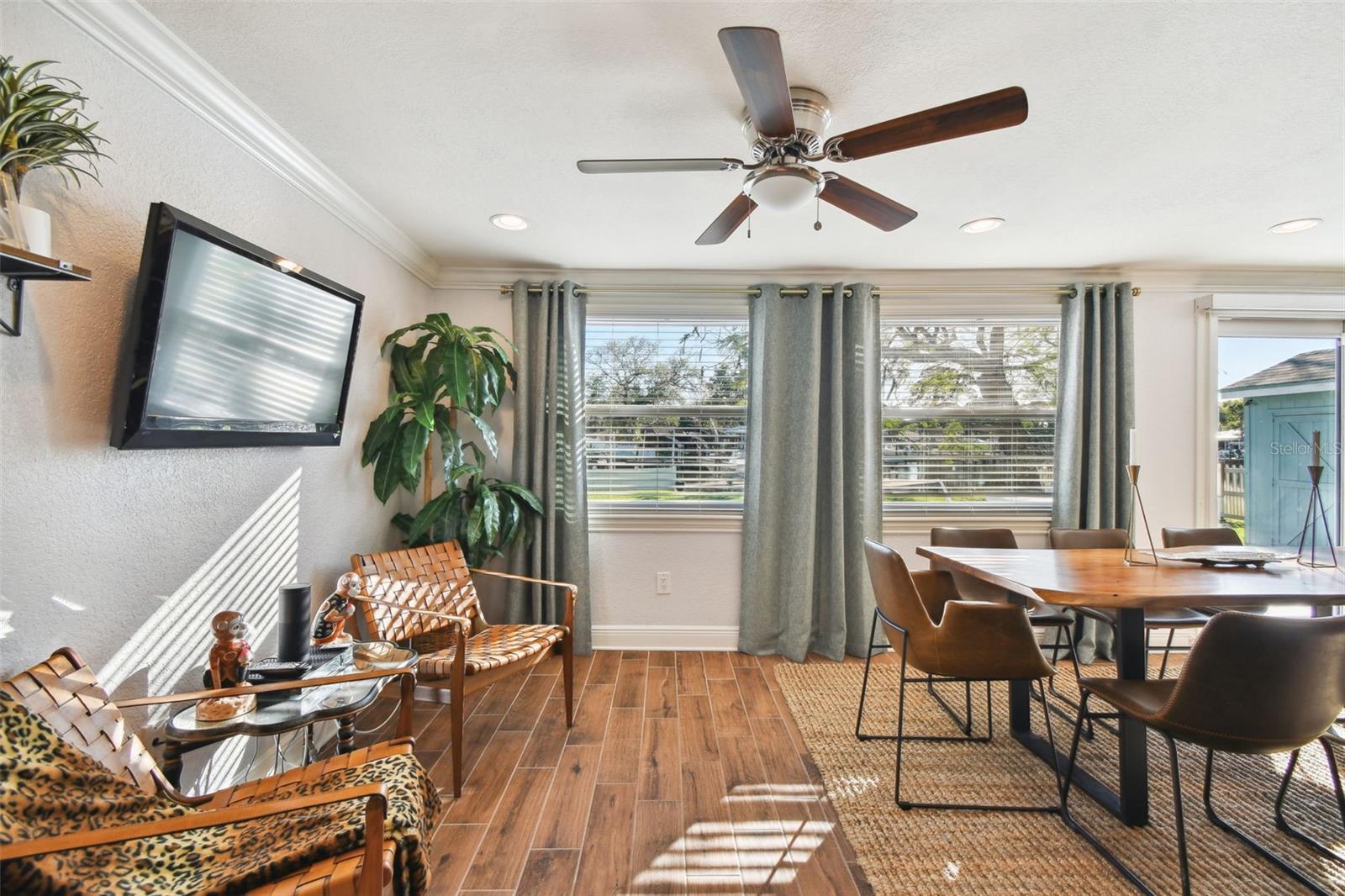 Listing photo id 10 for 4740 Venetian Boulevard Ne