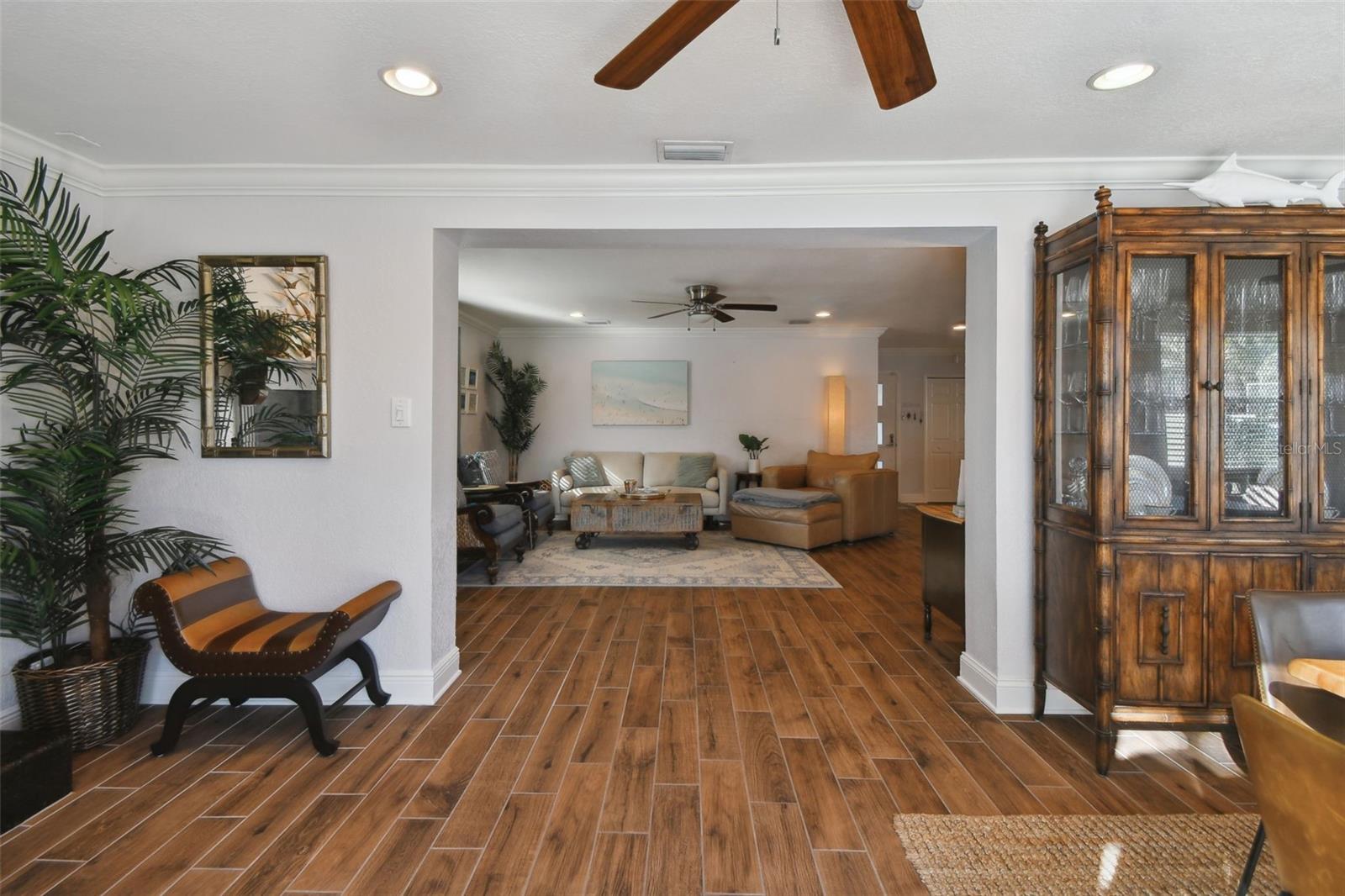 Listing photo id 12 for 4740 Venetian Boulevard Ne