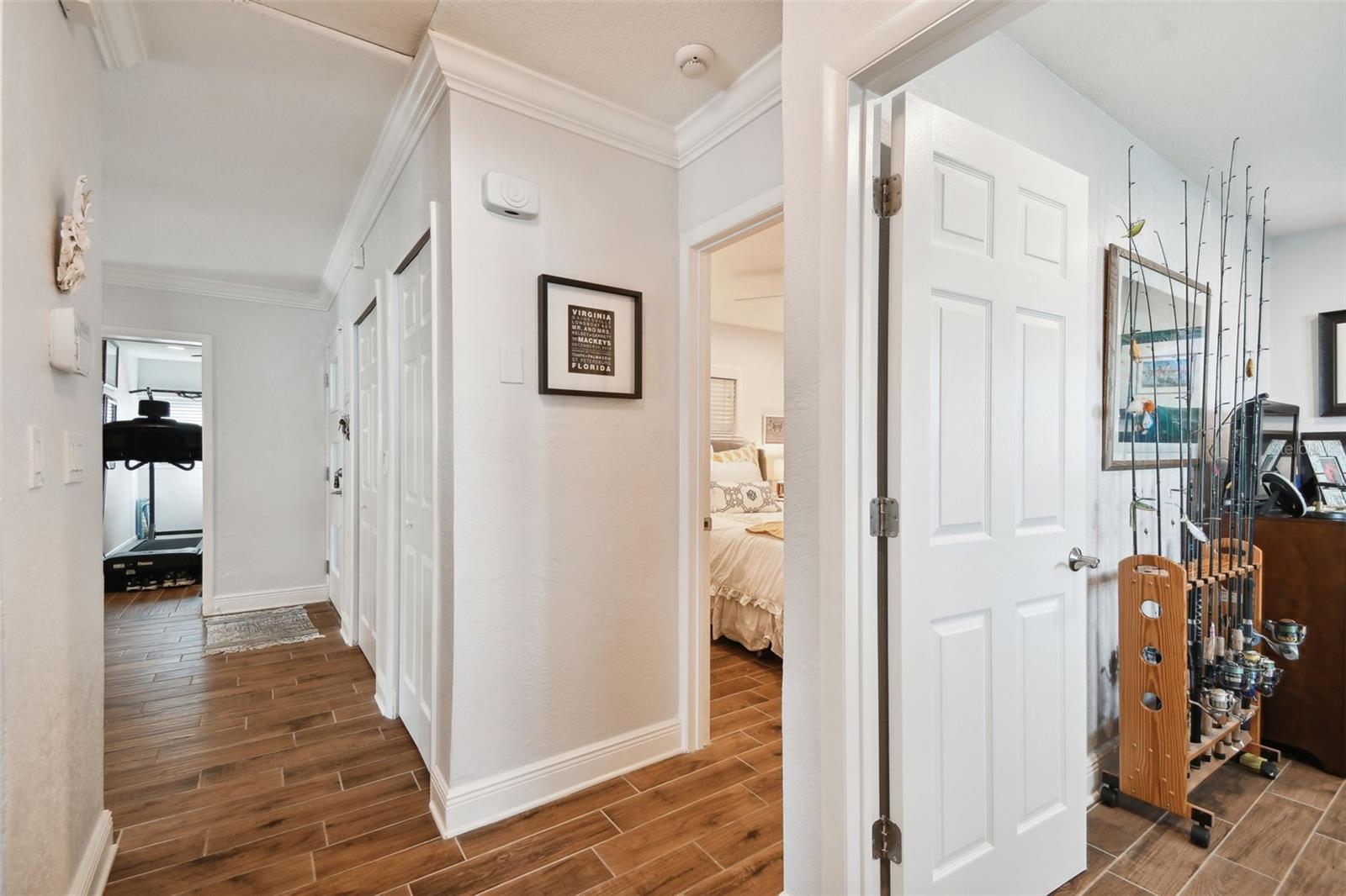 Listing photo id 16 for 4740 Venetian Boulevard Ne