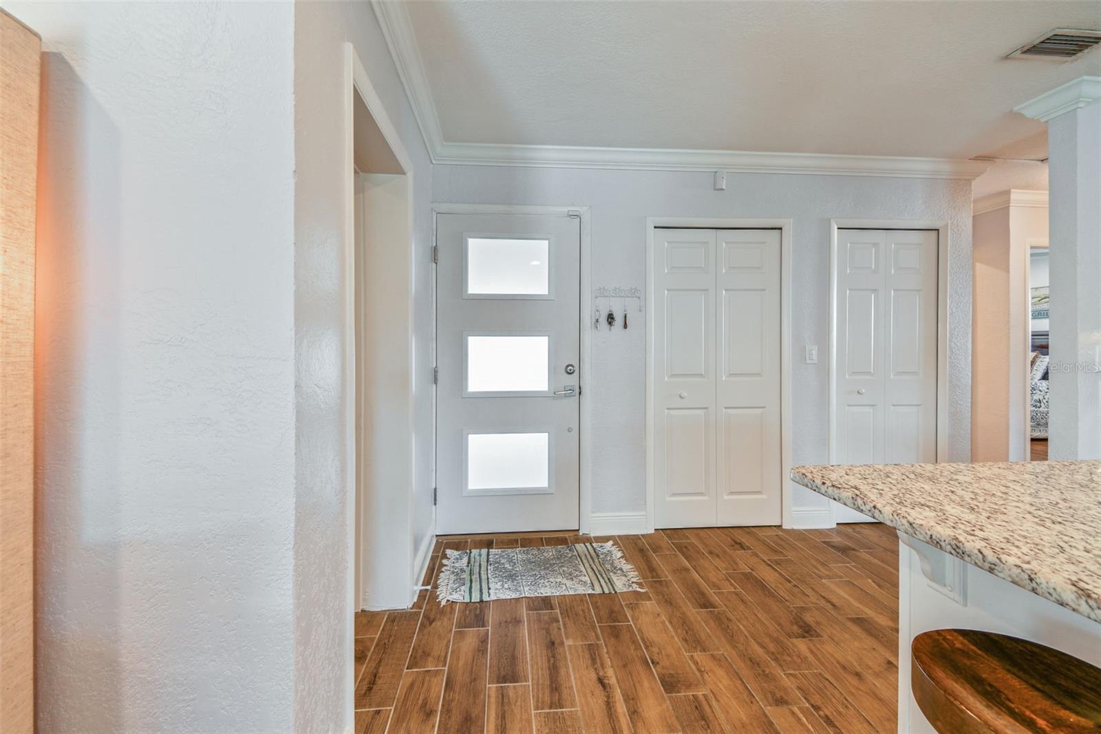 Listing photo id 25 for 4740 Venetian Boulevard Ne
