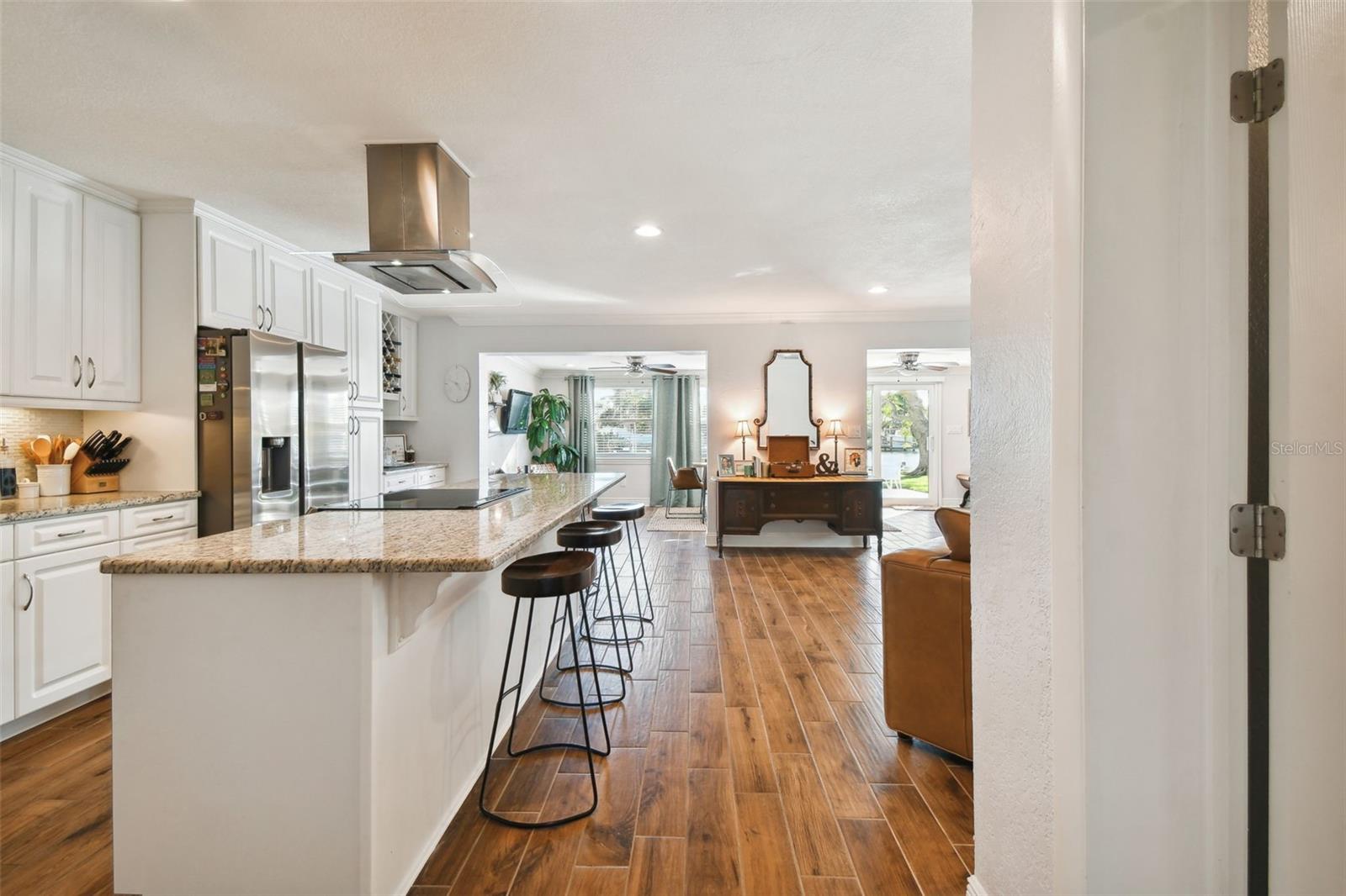 Listing photo id 27 for 4740 Venetian Boulevard Ne