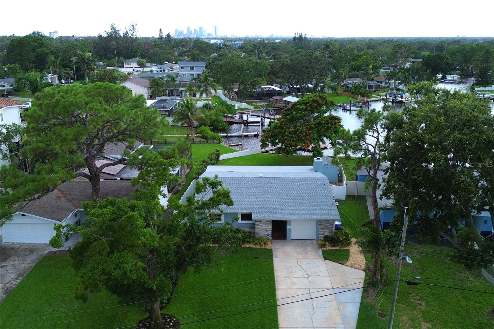 Listing photo id 35 for 4740 Venetian Boulevard Ne