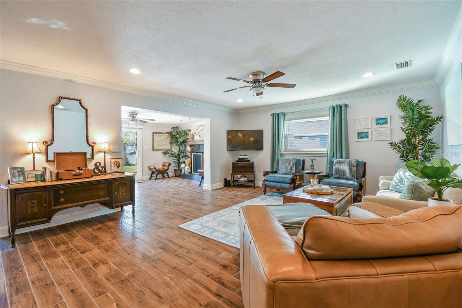 Listing photo id 6 for 4740 Venetian Boulevard Ne