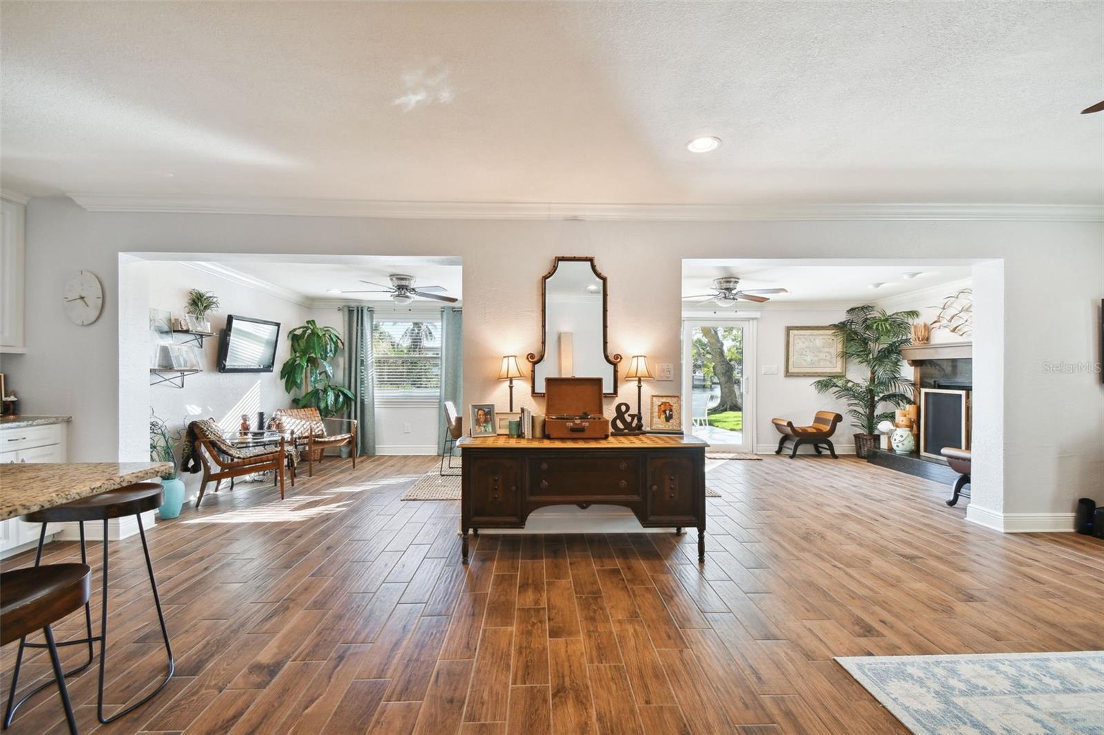 Listing photo id 7 for 4740 Venetian Boulevard Ne