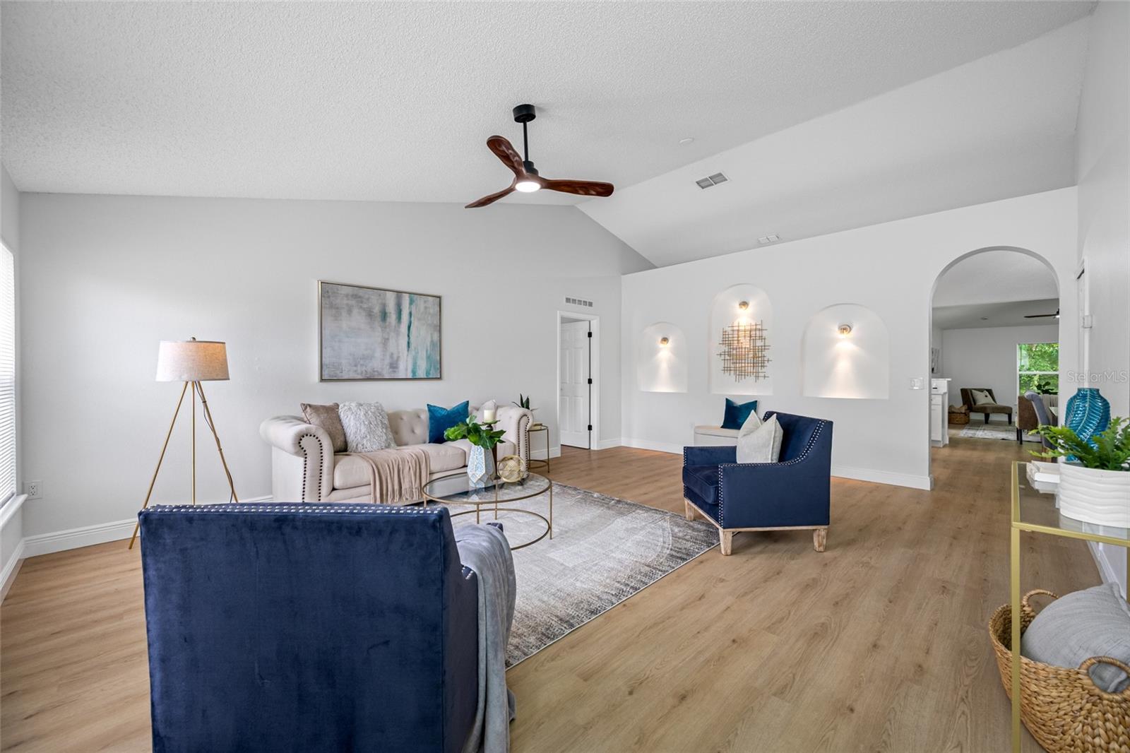 Listing photo id 8 for 2424 Keeport Drive
