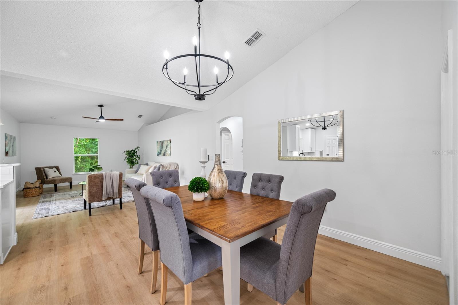 Listing photo id 9 for 2424 Keeport Drive