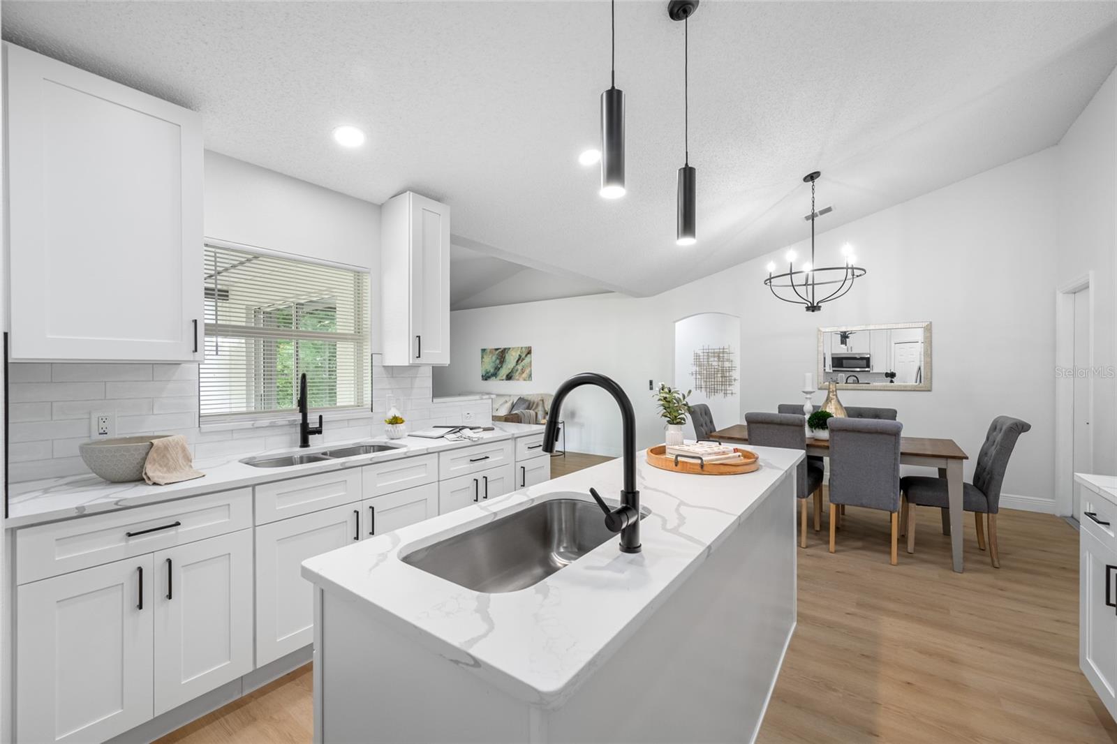 Listing photo id 16 for 2424 Keeport Drive