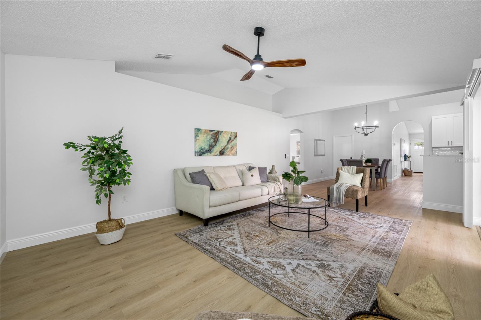Listing photo id 19 for 2424 Keeport Drive