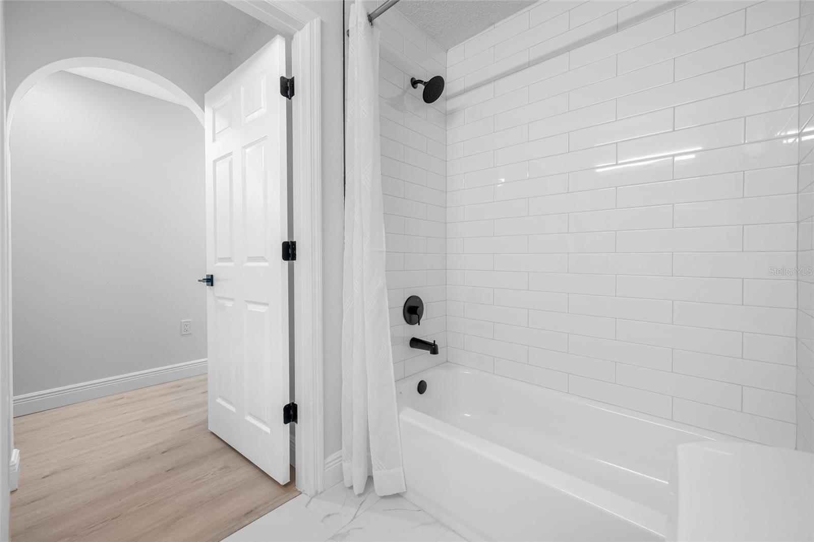 Listing photo id 25 for 2424 Keeport Drive