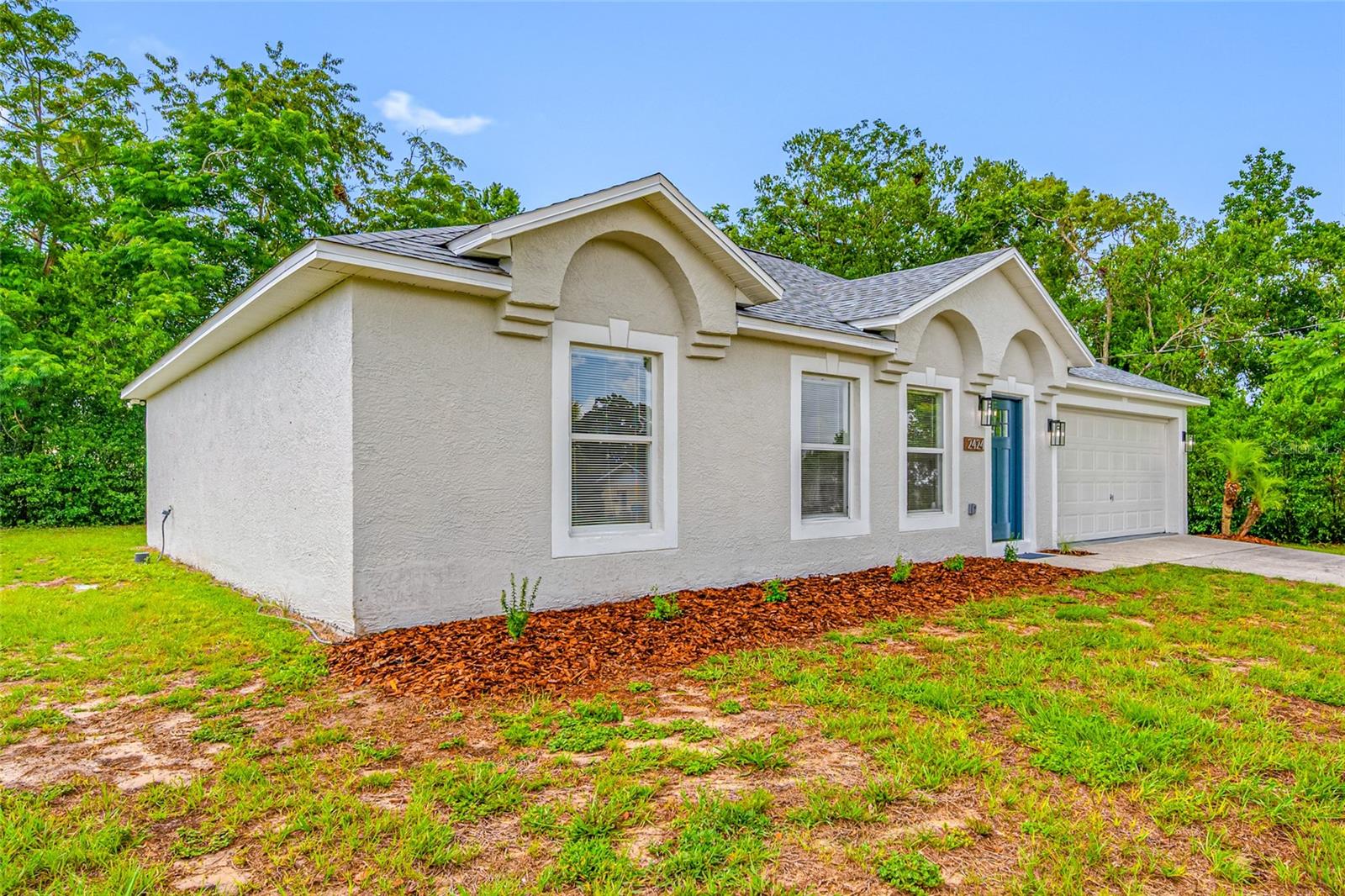 Listing photo id 1 for 2424 Keeport Drive