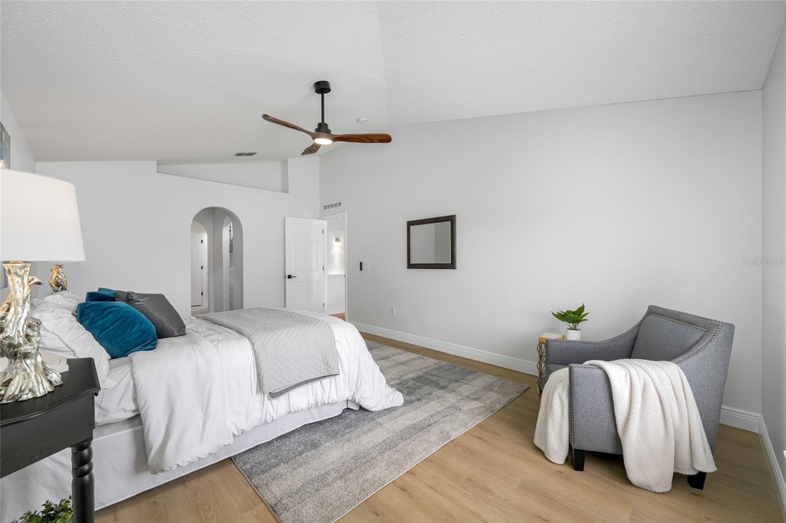 Listing photo id 28 for 2424 Keeport Drive