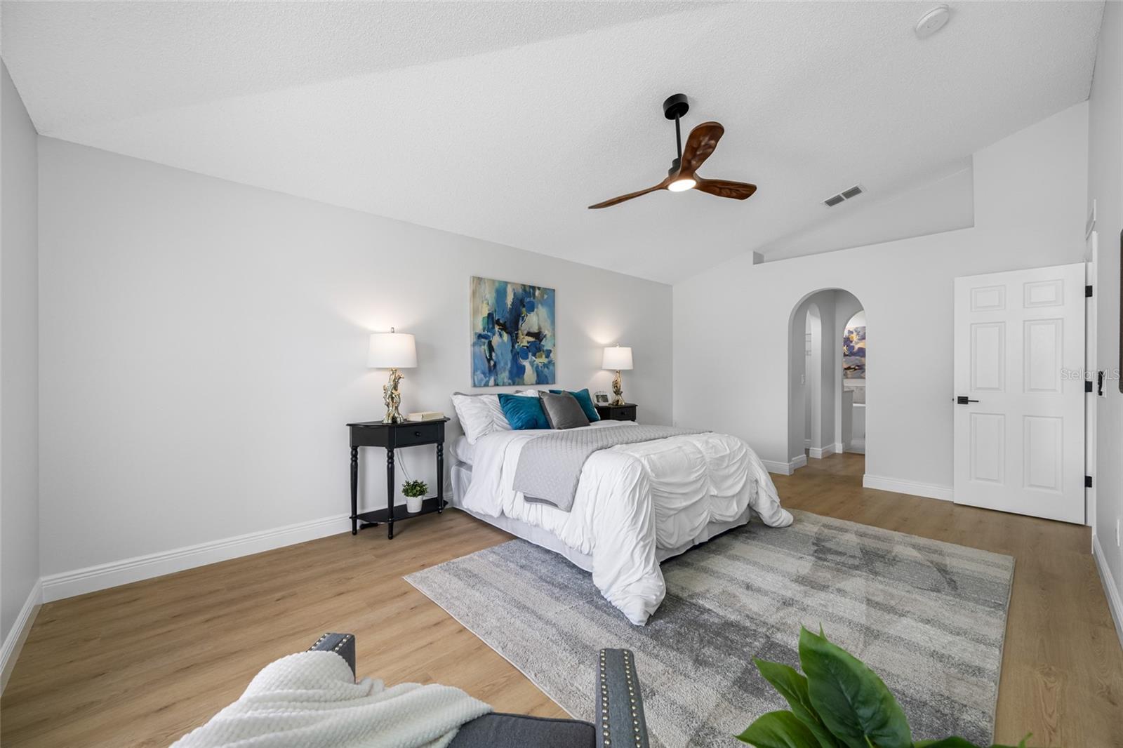 Listing photo id 29 for 2424 Keeport Drive