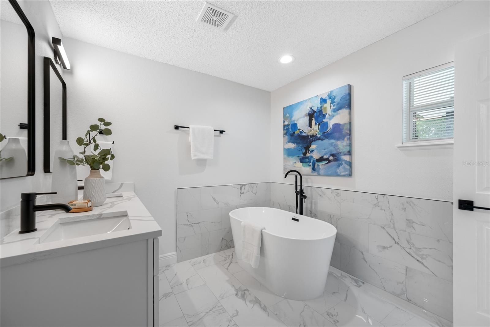 Listing photo id 30 for 2424 Keeport Drive