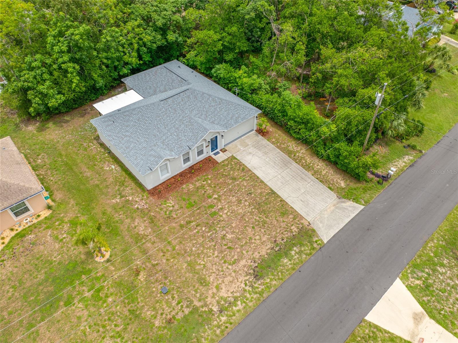 Listing photo id 2 for 2424 Keeport Drive