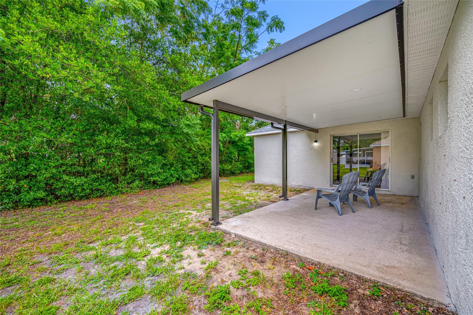 Listing photo id 3 for 2424 Keeport Drive