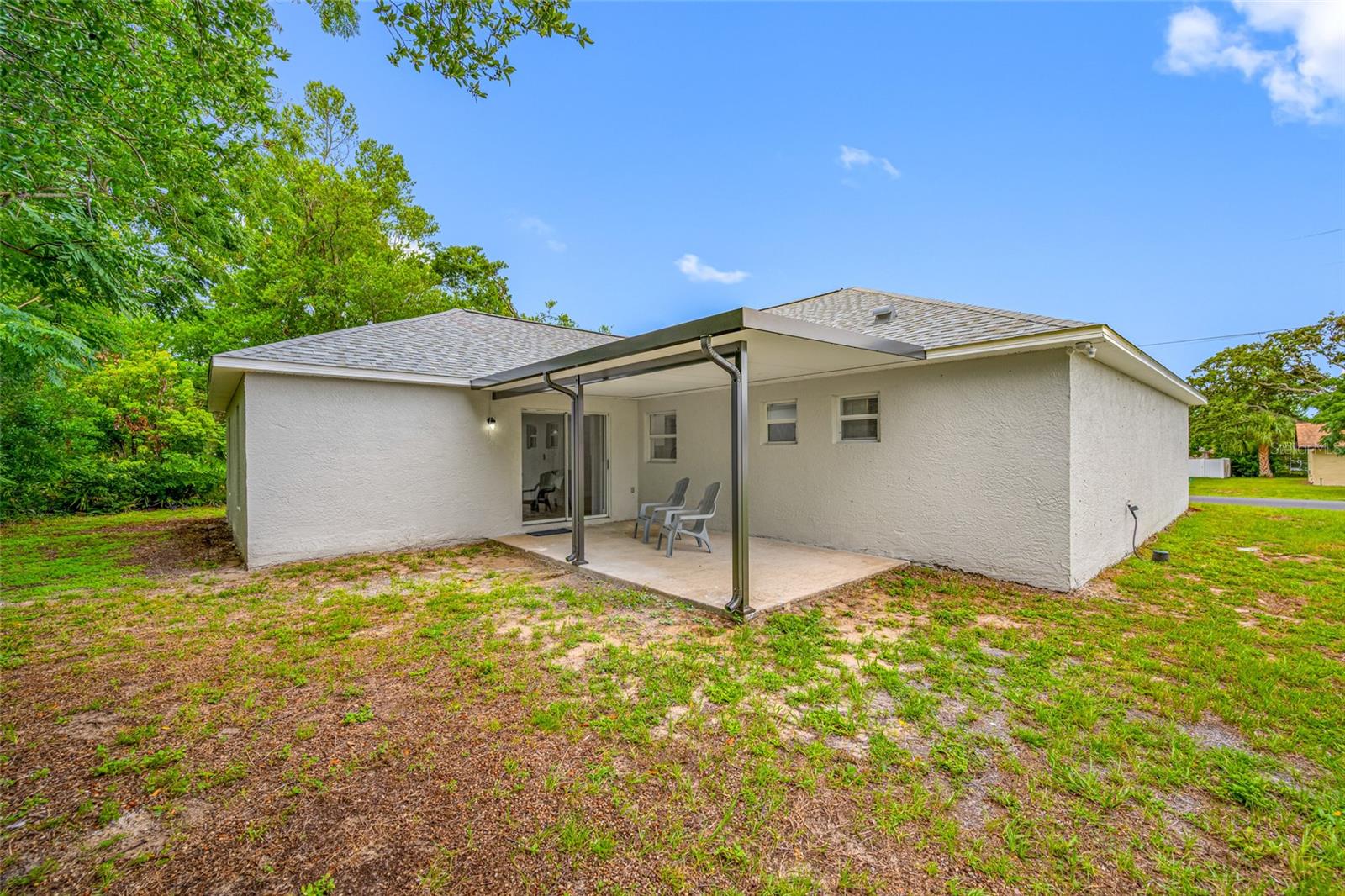 Listing photo id 4 for 2424 Keeport Drive