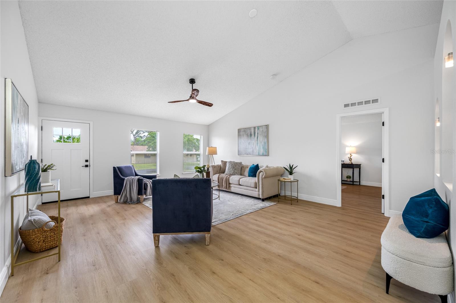 Listing photo id 5 for 2424 Keeport Drive
