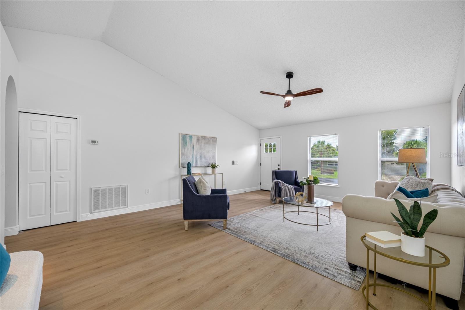 Listing photo id 6 for 2424 Keeport Drive
