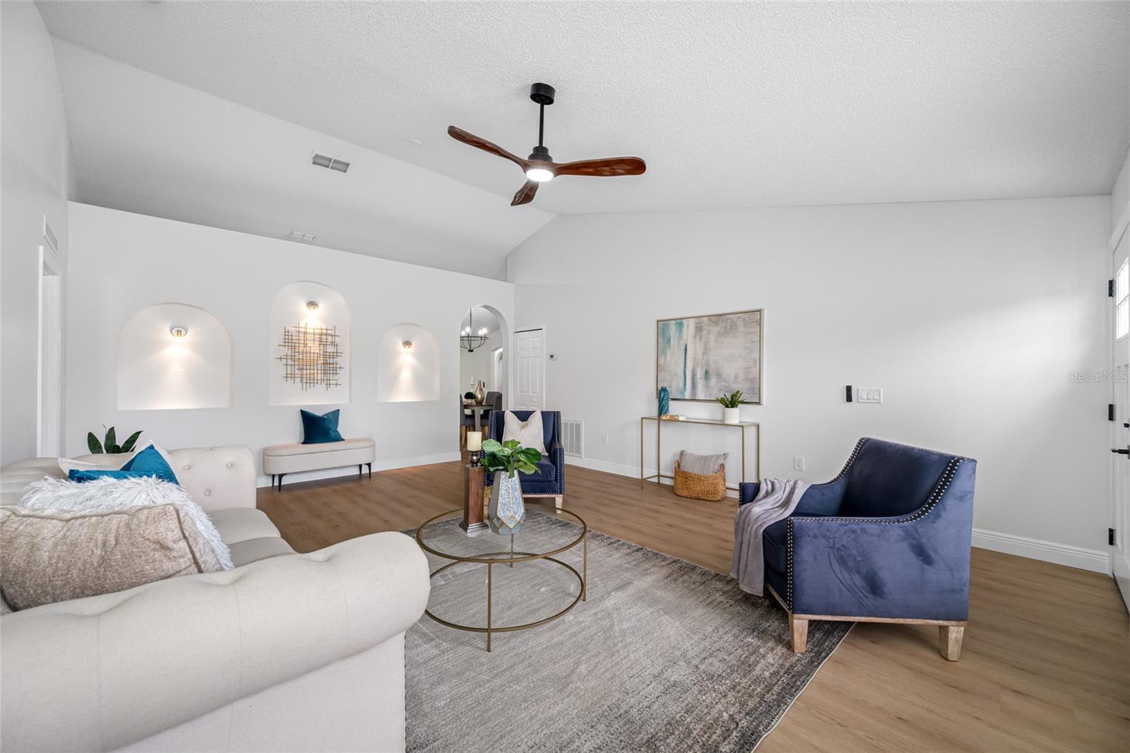 Listing photo id 7 for 2424 Keeport Drive