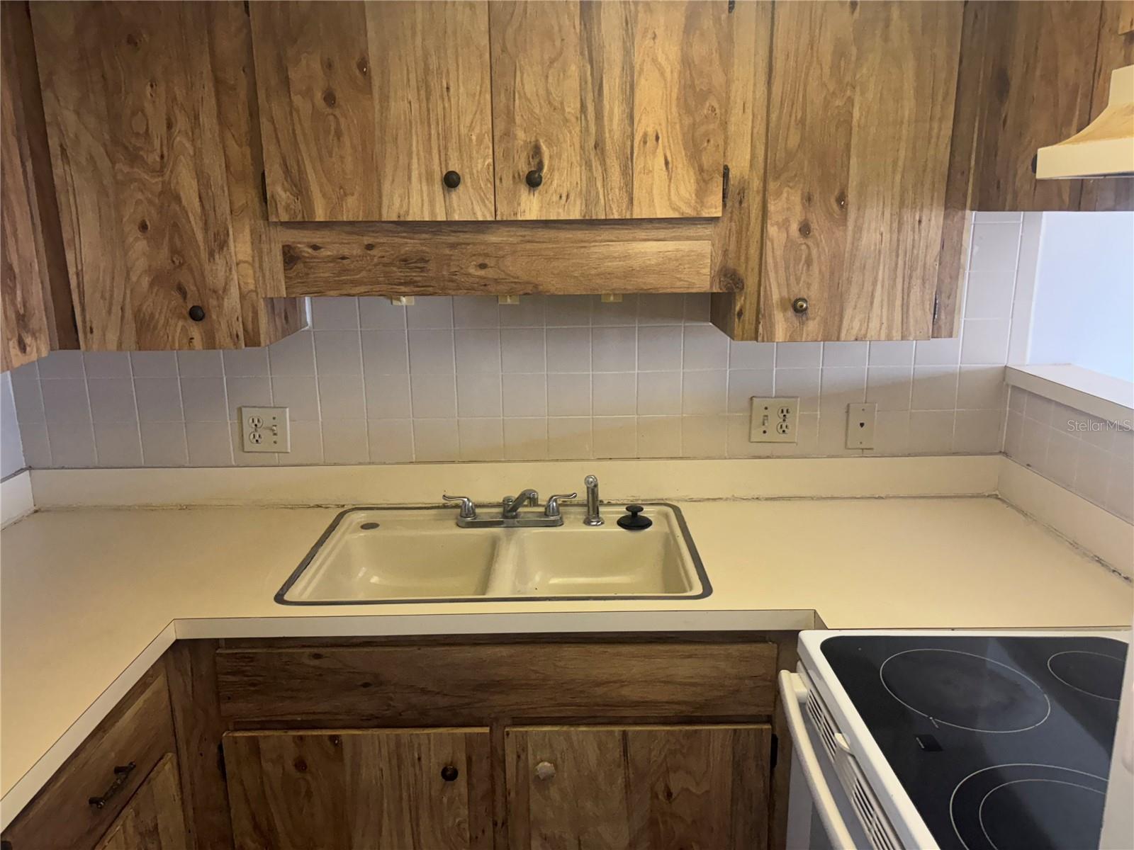 Image 4 of 17 For 6125 Chesham Drive 1