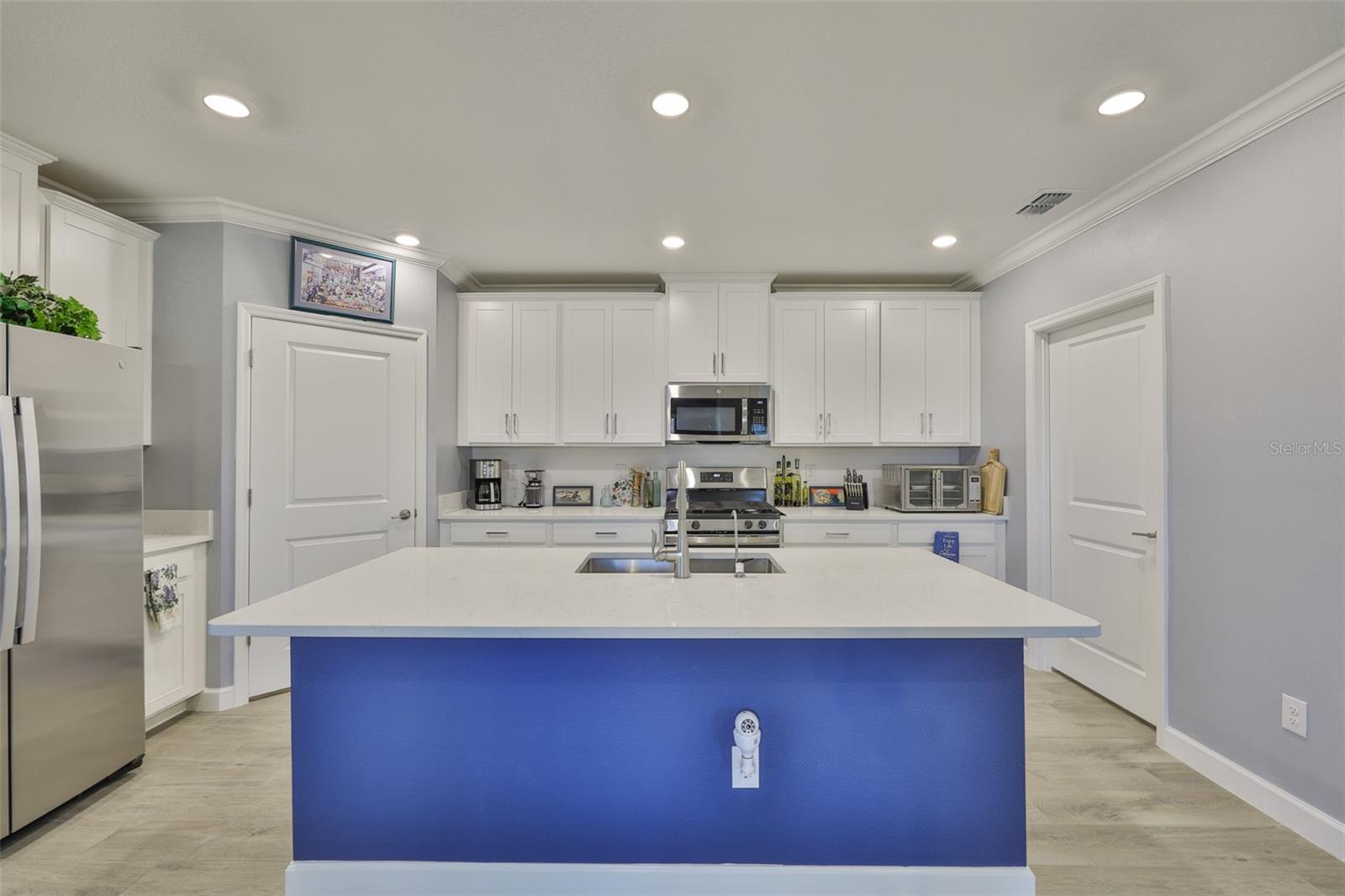 Image 14 of 39 For 17255 Holly Well Avenue