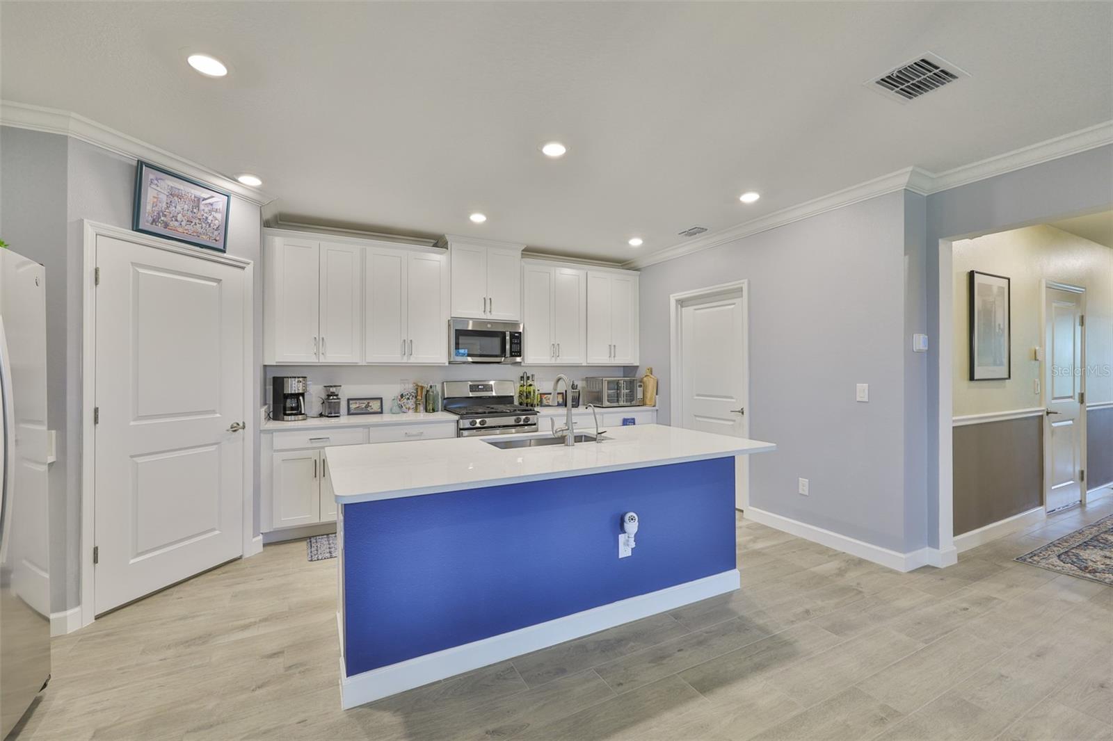 Image 15 of 39 For 17255 Holly Well Avenue