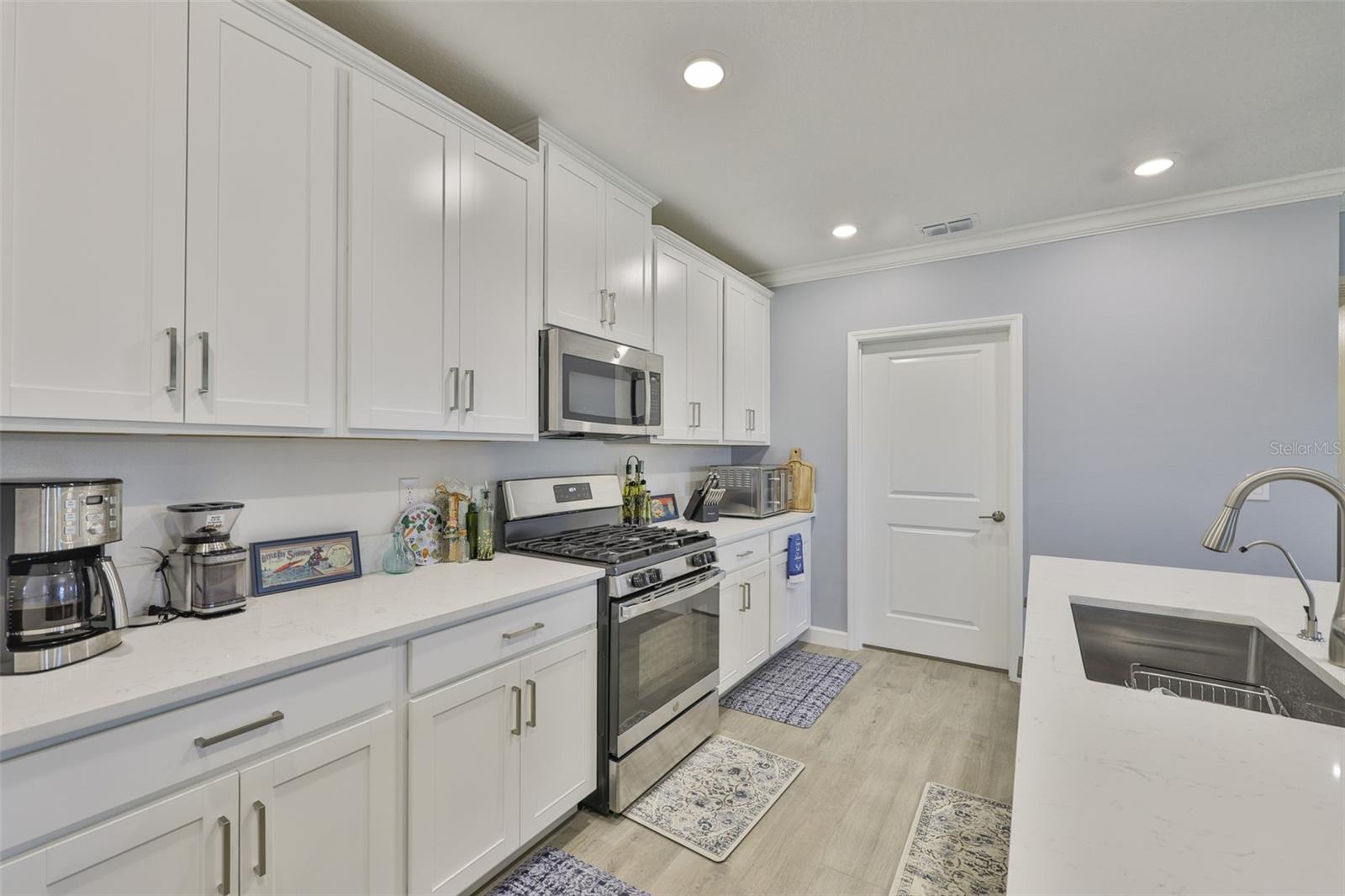 Image 16 of 39 For 17255 Holly Well Avenue