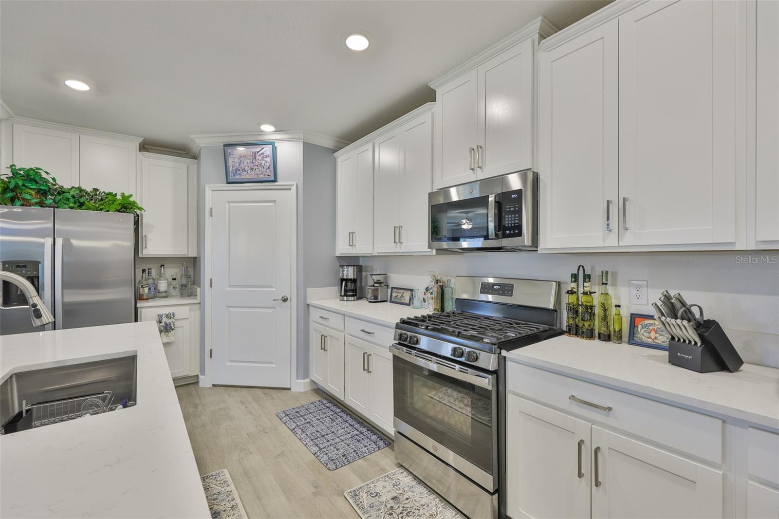 Image 17 of 39 For 17255 Holly Well Avenue