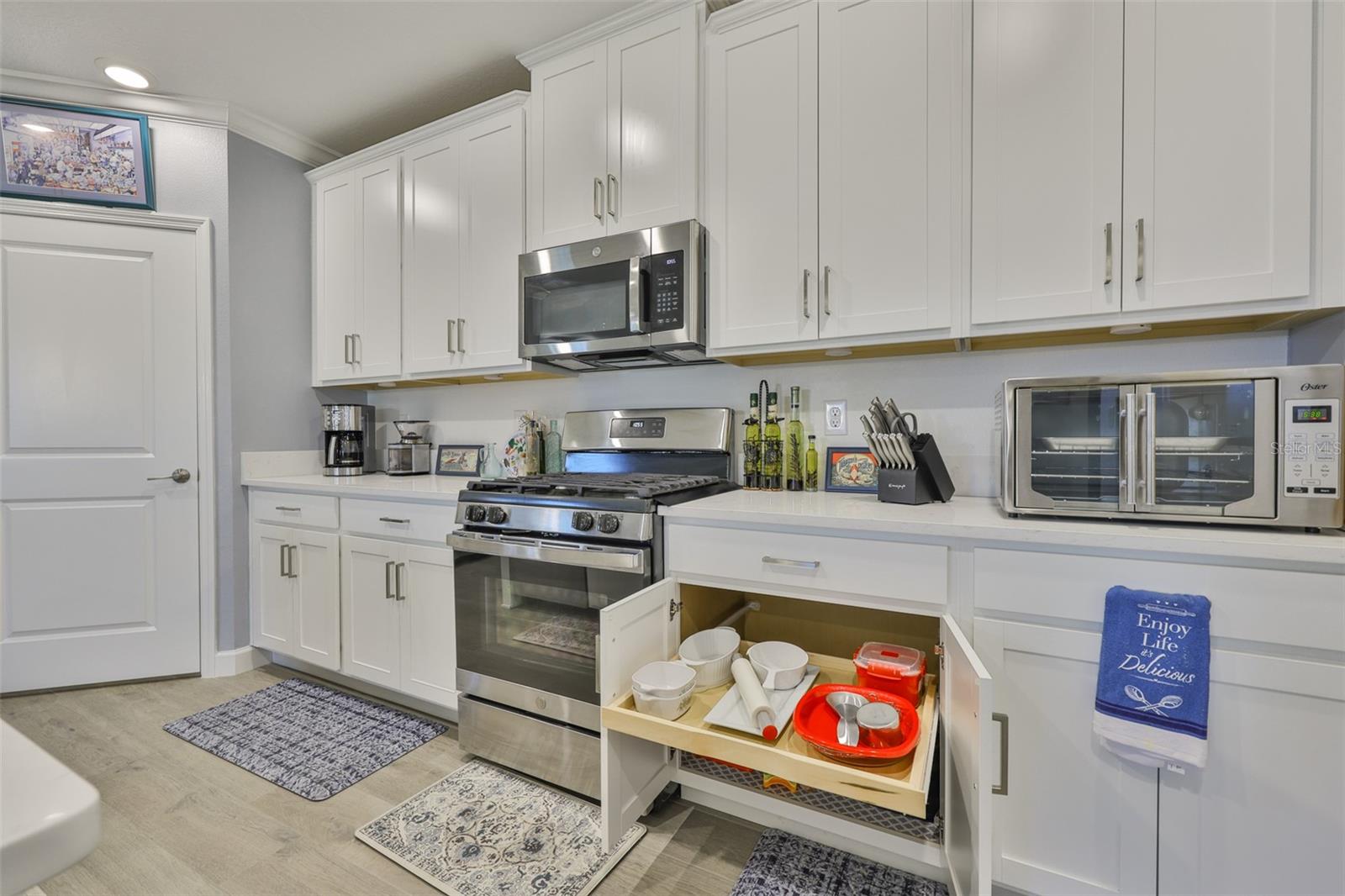 Image 18 of 39 For 17255 Holly Well Avenue