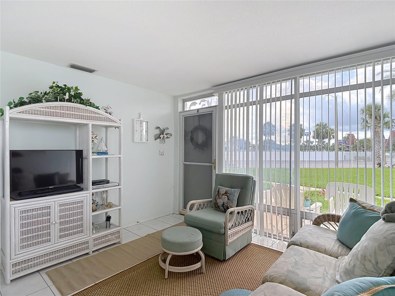 Image 10 of 40 For 4360 Tahitian Gardens Circle H