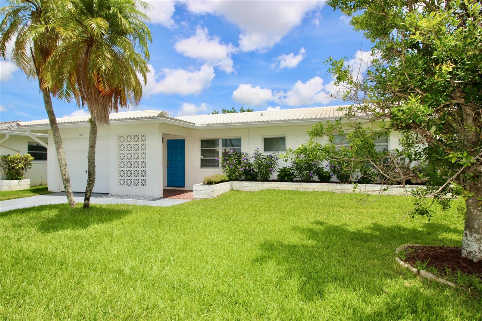 Image 2 of 47 For 3643 Mainlands Boulevard N
