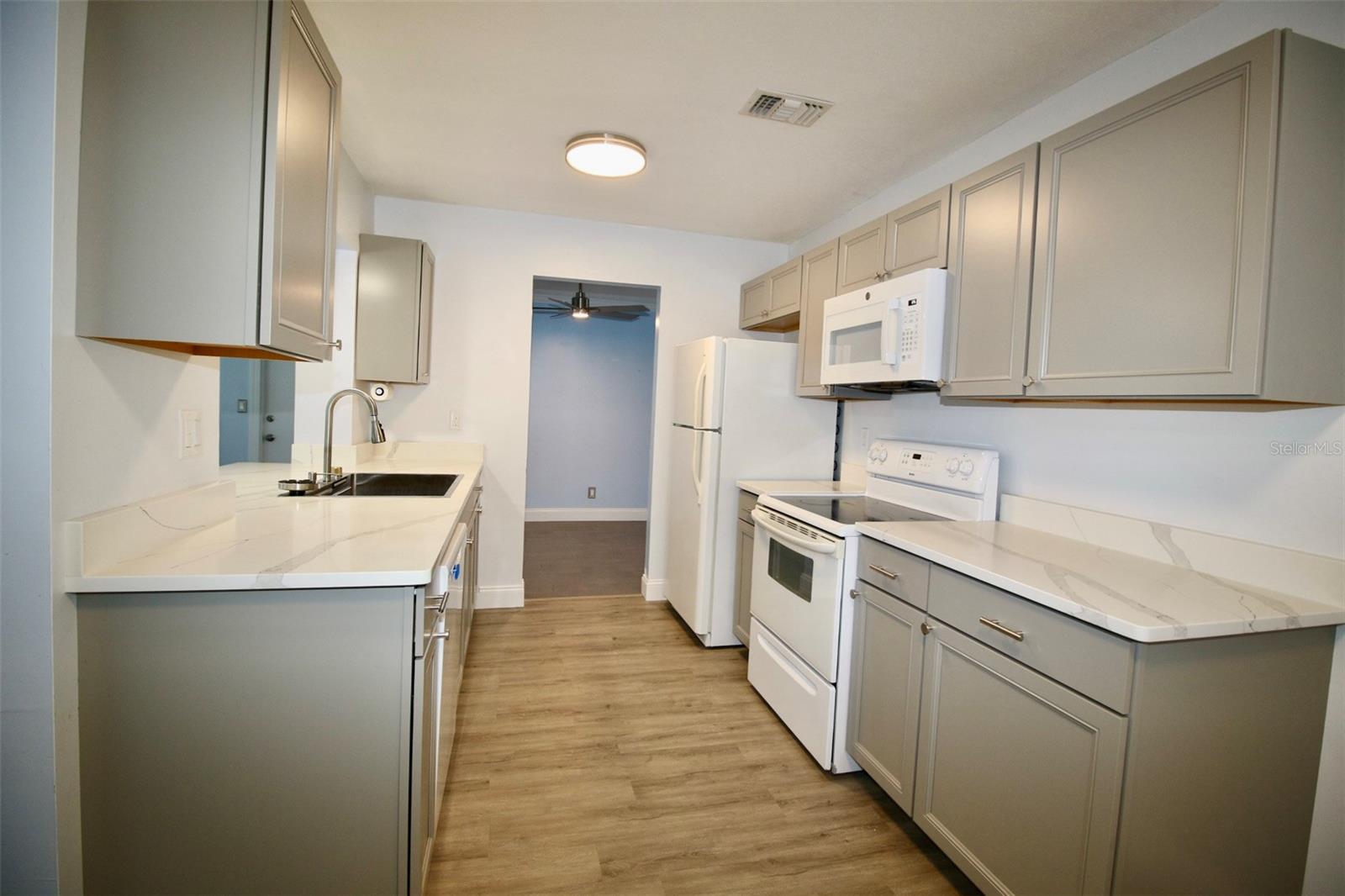 Image 22 of 47 For 3643 Mainlands Boulevard N