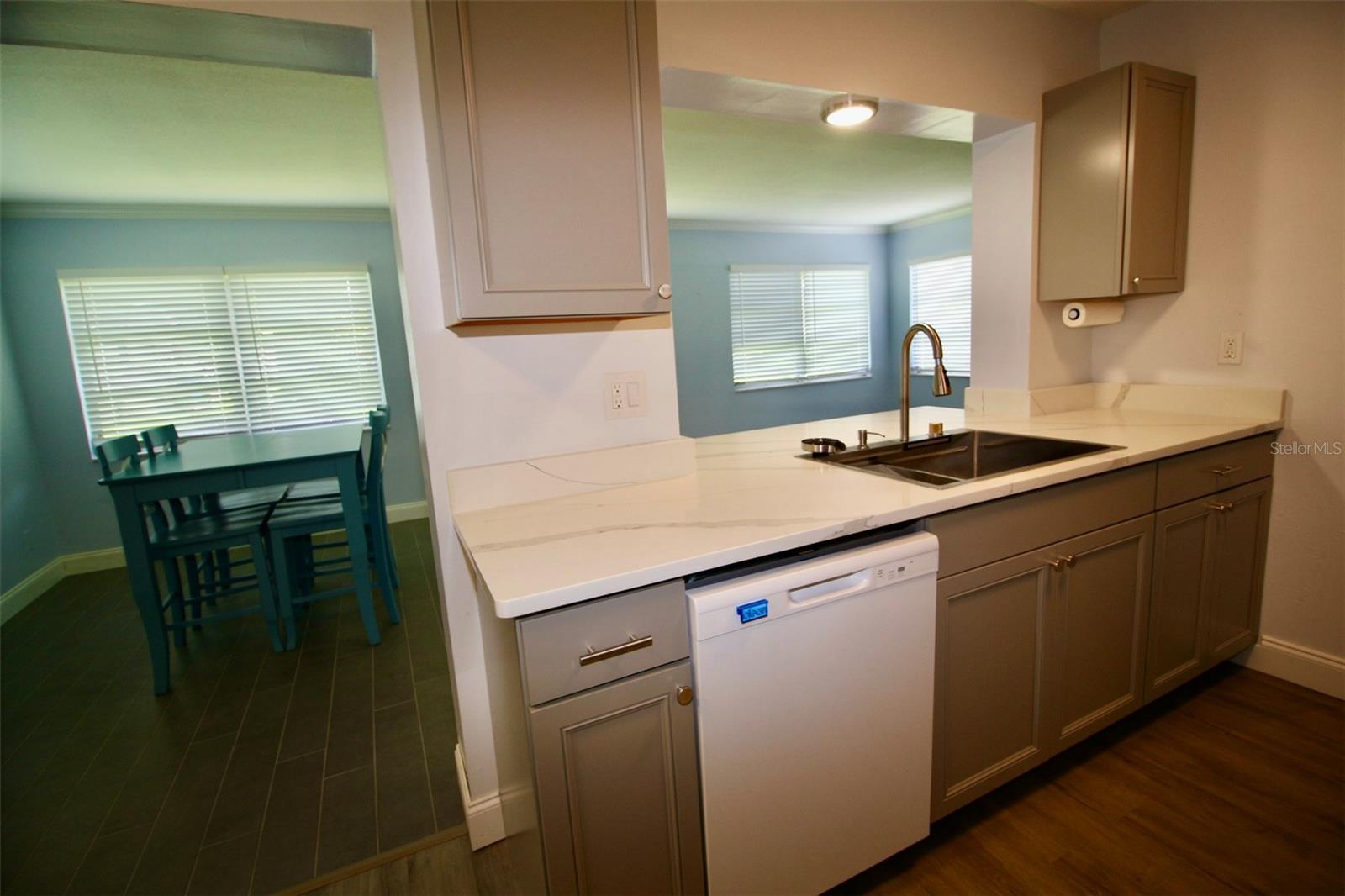 Image 24 of 47 For 3643 Mainlands Boulevard N