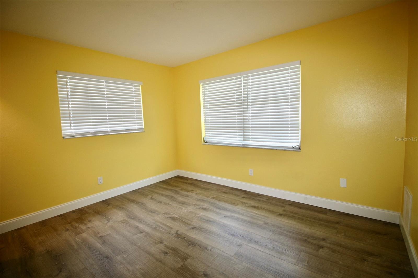 Image 28 of 47 For 3643 Mainlands Boulevard N