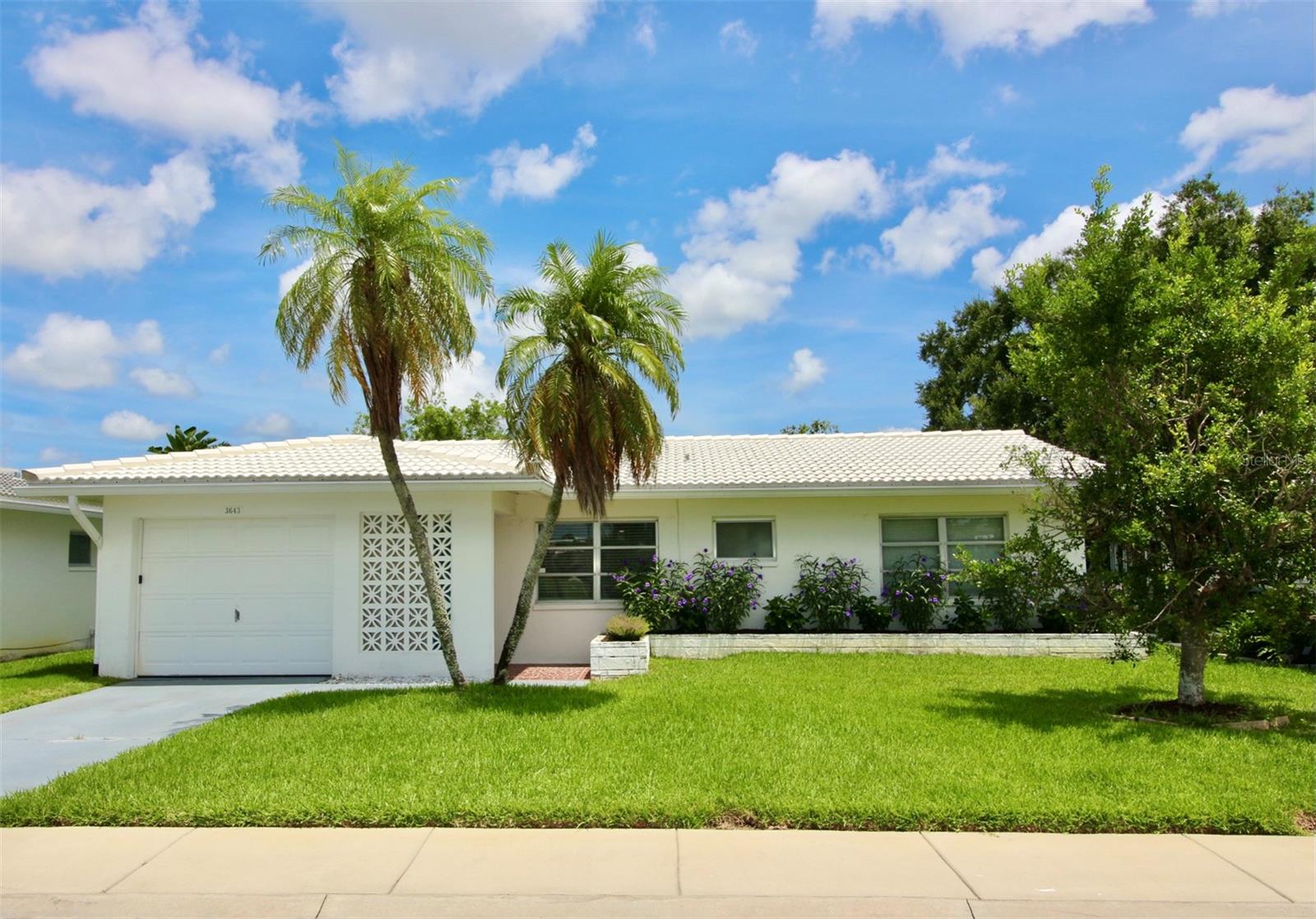Image 3 of 47 For 3643 Mainlands Boulevard N