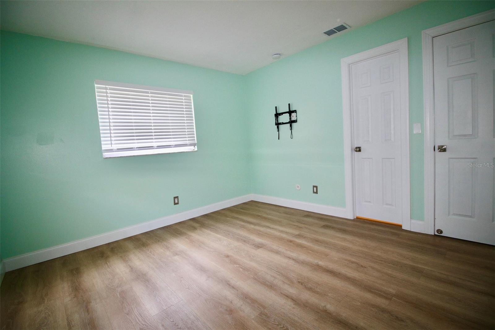 Image 36 of 47 For 3643 Mainlands Boulevard N