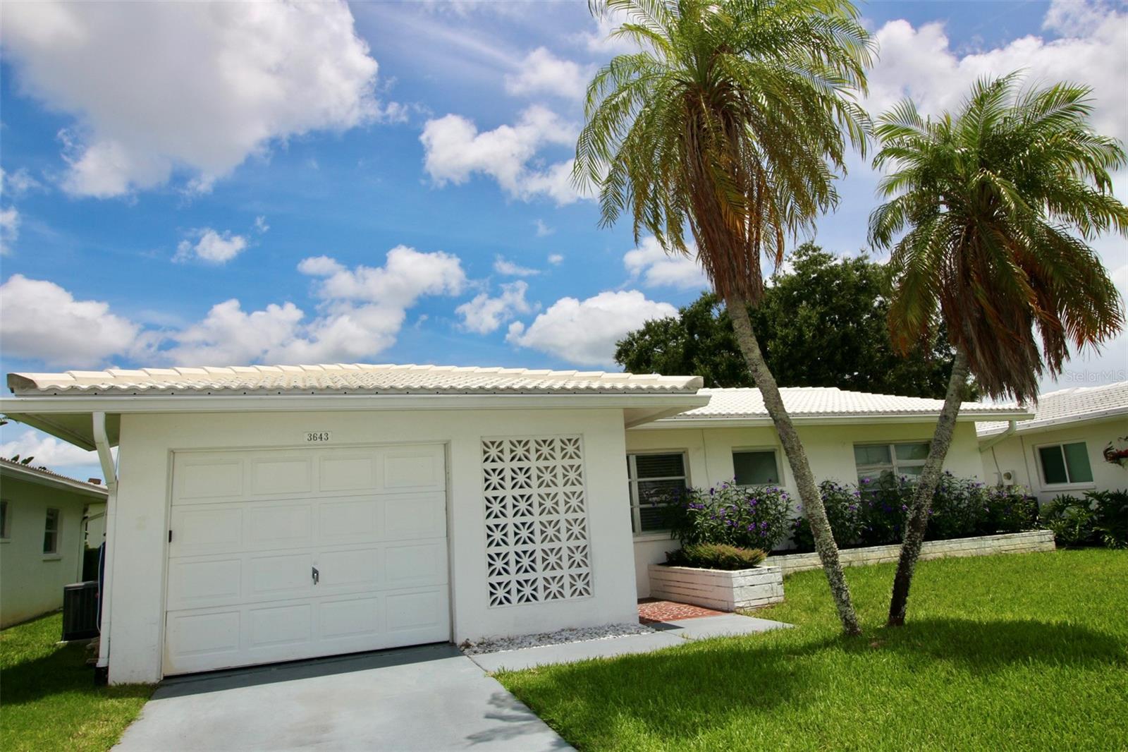 Image 5 of 47 For 3643 Mainlands Boulevard N