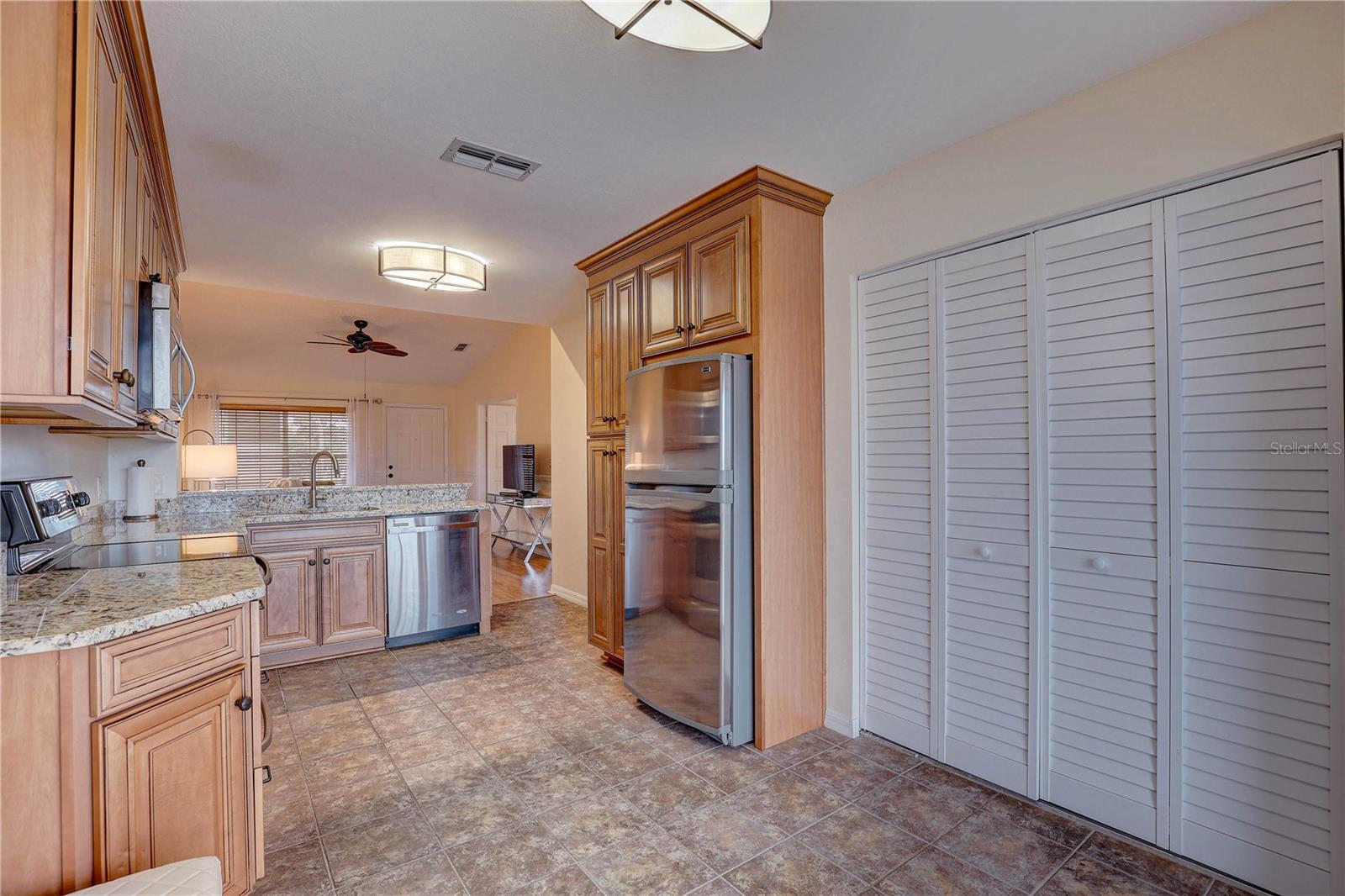 Image 12 of 35 For 4515 Whitton Way 131