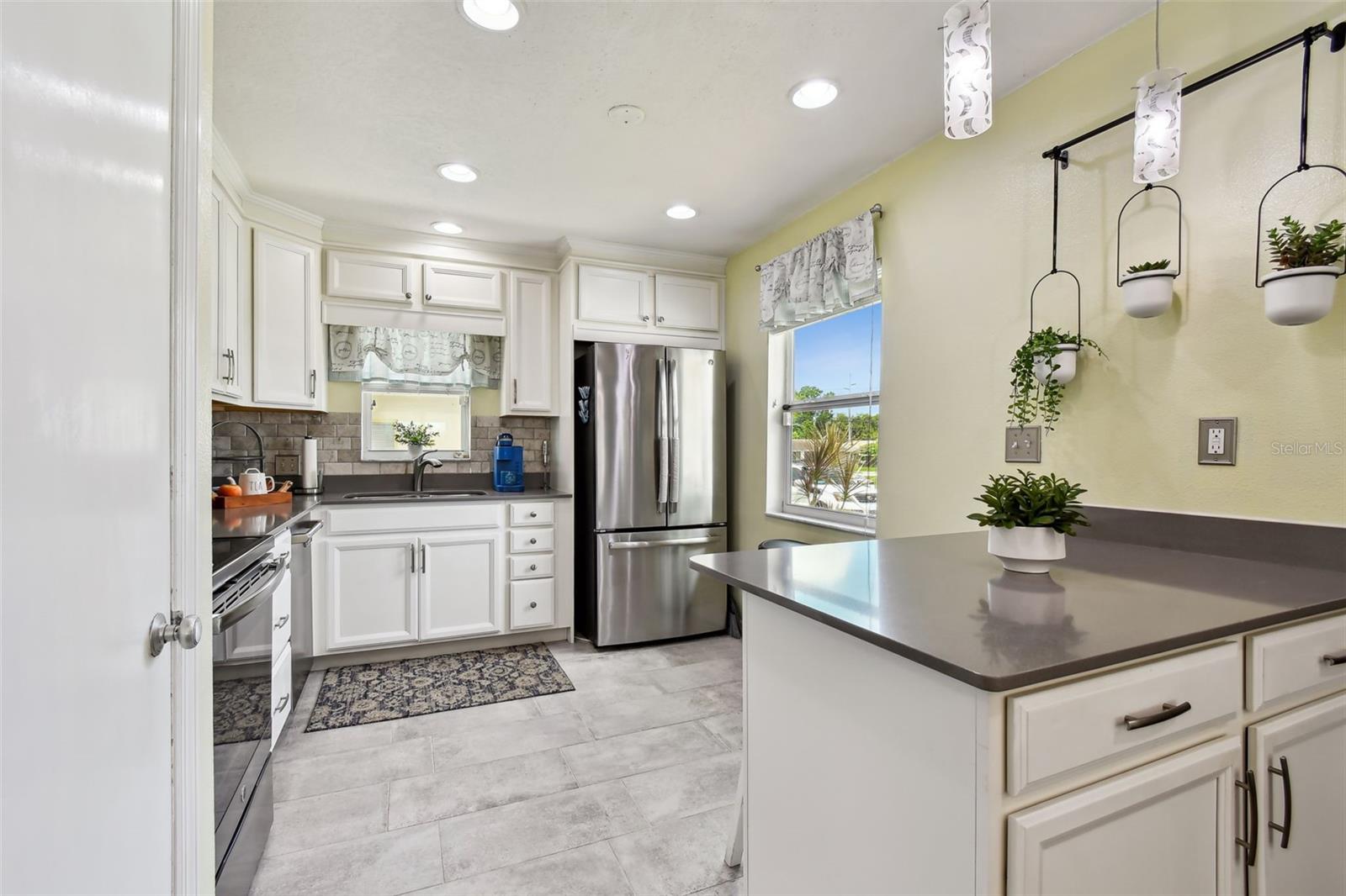 Image 11 of 39 For 5004 12th Avenue S