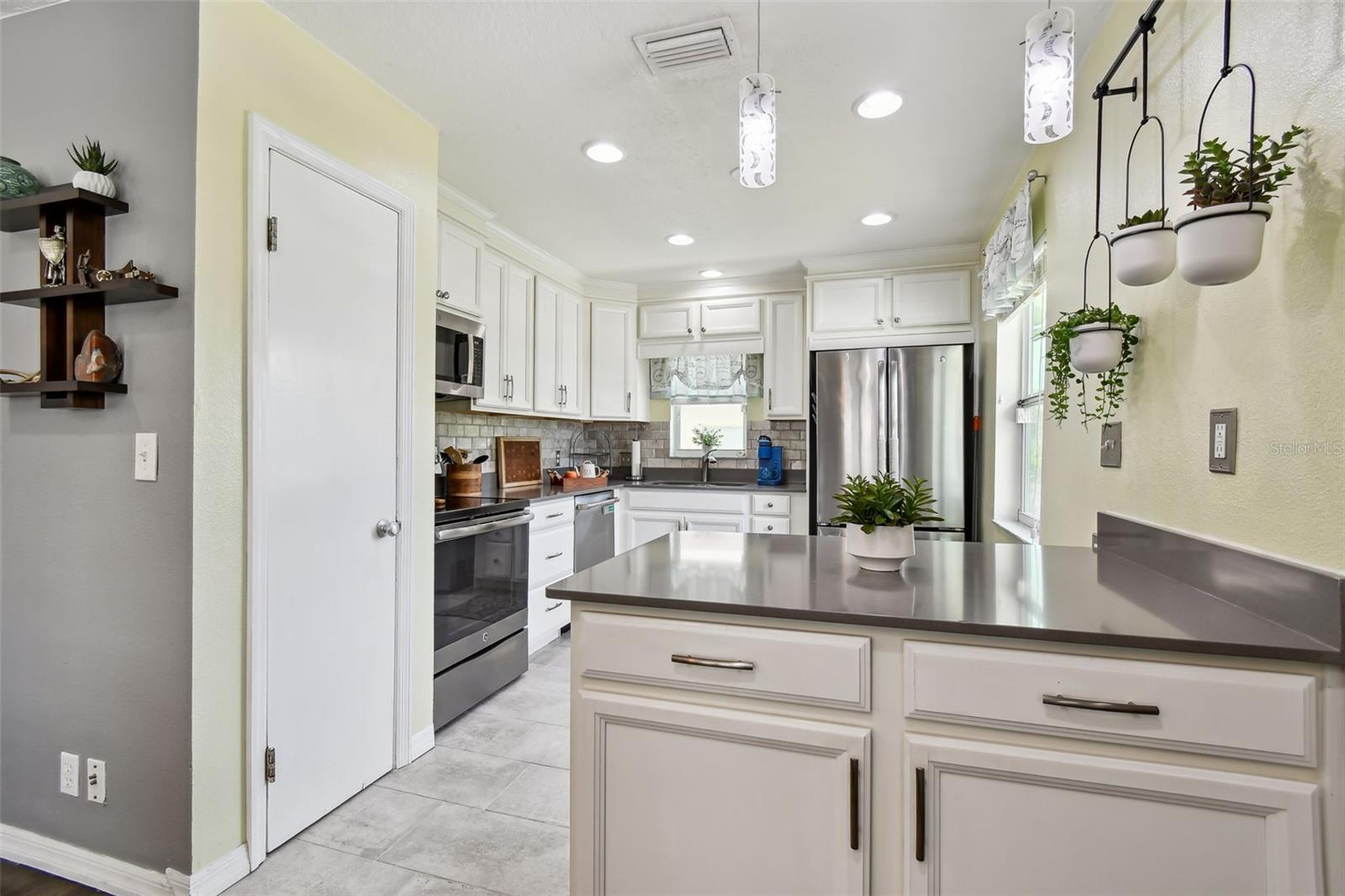 Image 14 of 39 For 5004 12th Avenue S
