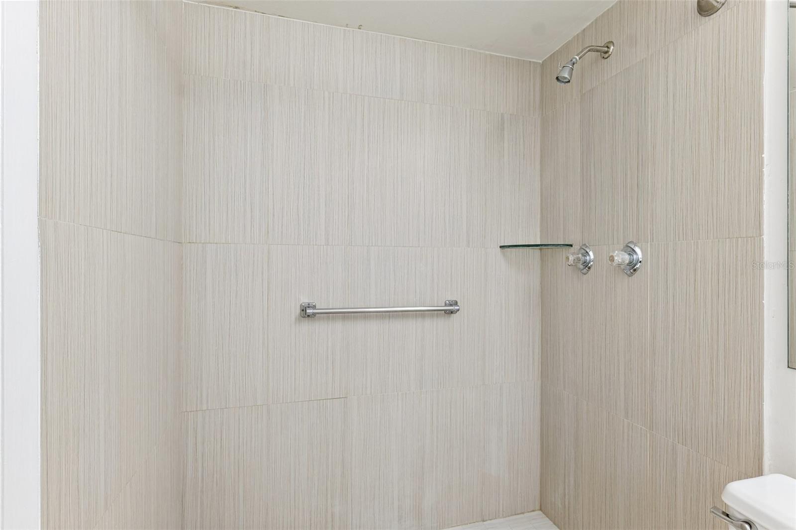 Image 20 of 27 For 1326 Pine Ridge Circle E A1