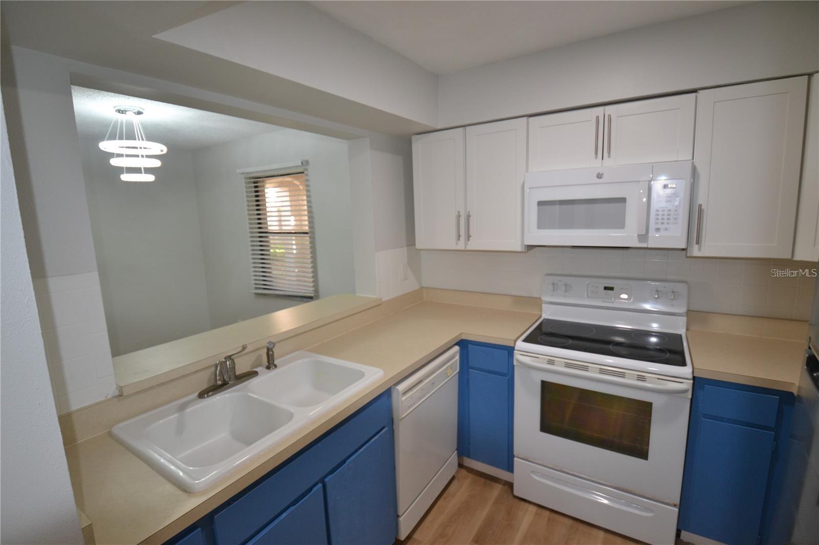 Image 11 of 63 For 3399 Mermoor Drive 110