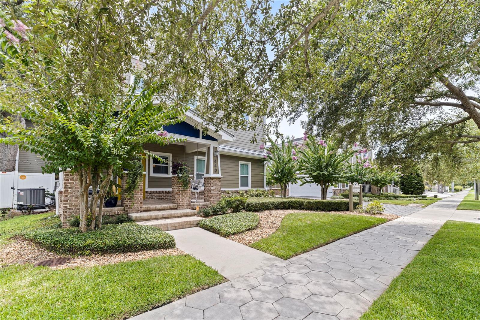 Image 2 of 42 For 440 11th Avenue Ne