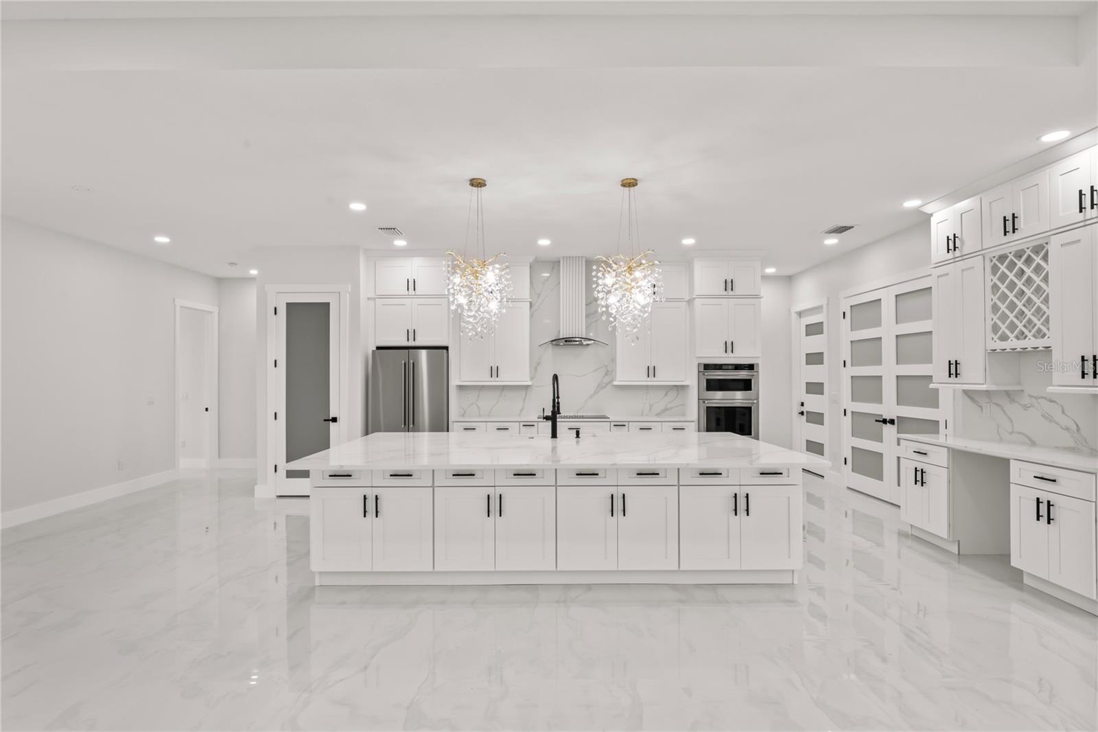 Listing photo id 8 for 14060 Sydney Road