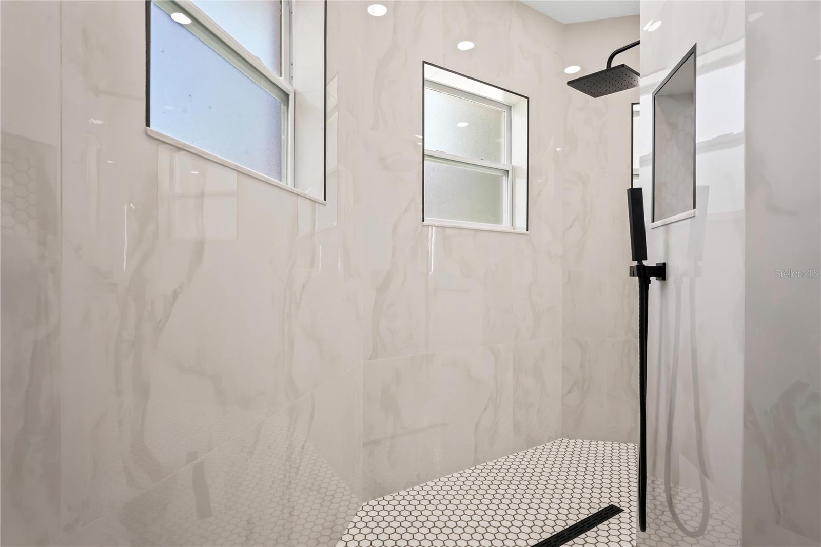 Listing photo id 38 for 14060 Sydney Road
