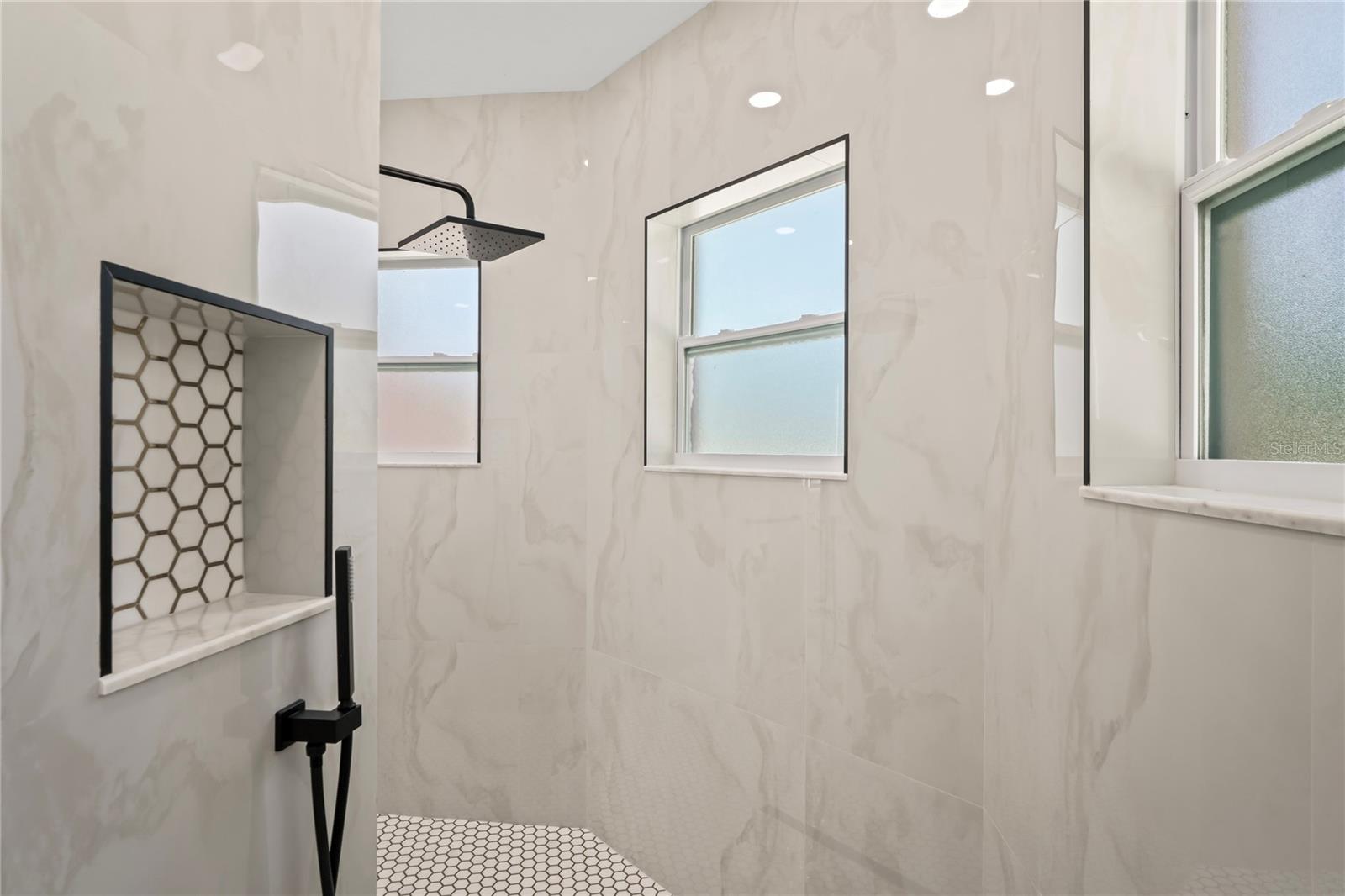 Listing photo id 39 for 14060 Sydney Road