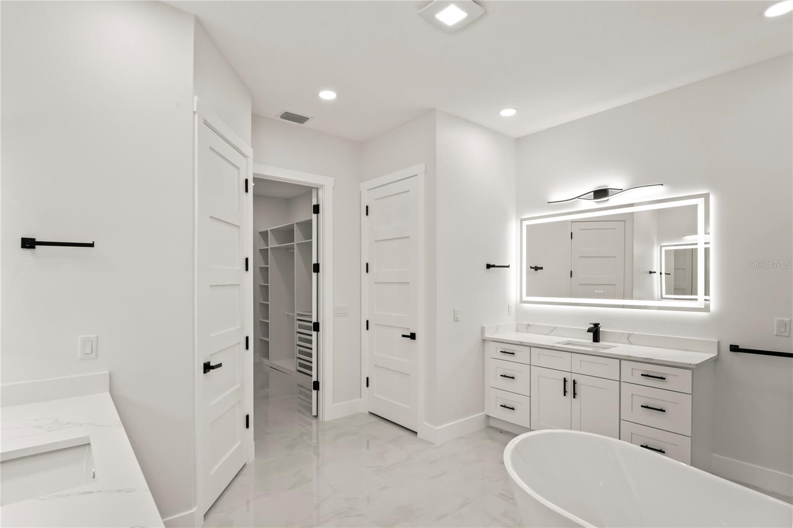 Listing photo id 40 for 14060 Sydney Road