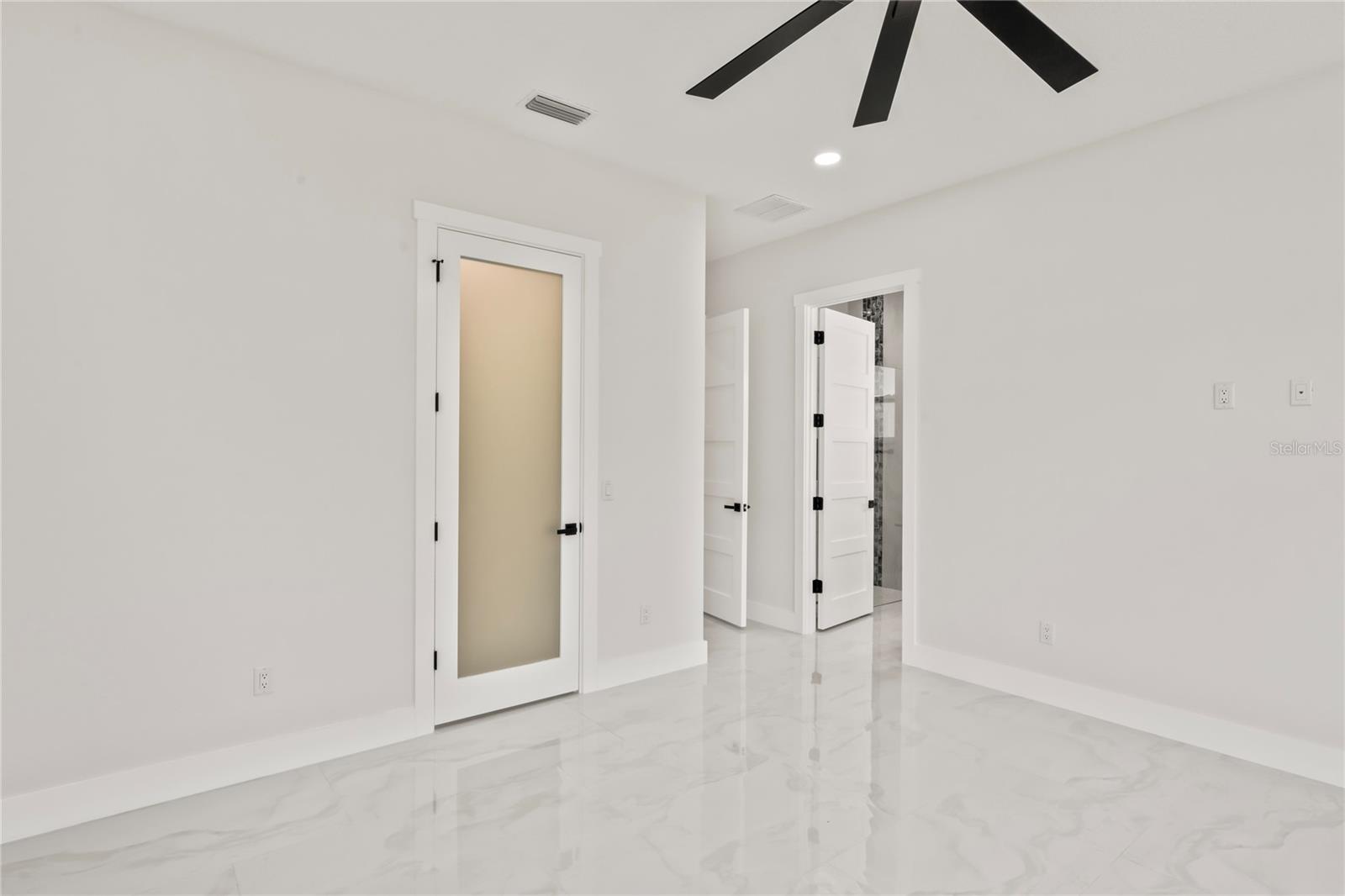 Listing photo id 46 for 14060 Sydney Road