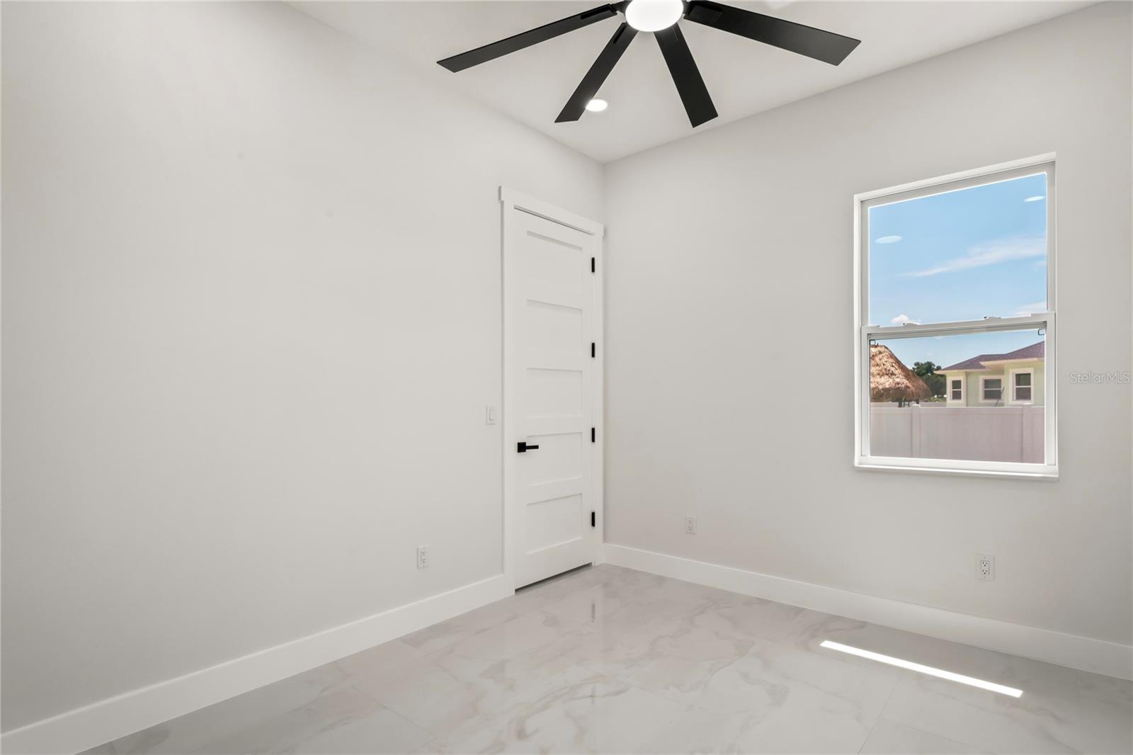 Listing photo id 50 for 14060 Sydney Road