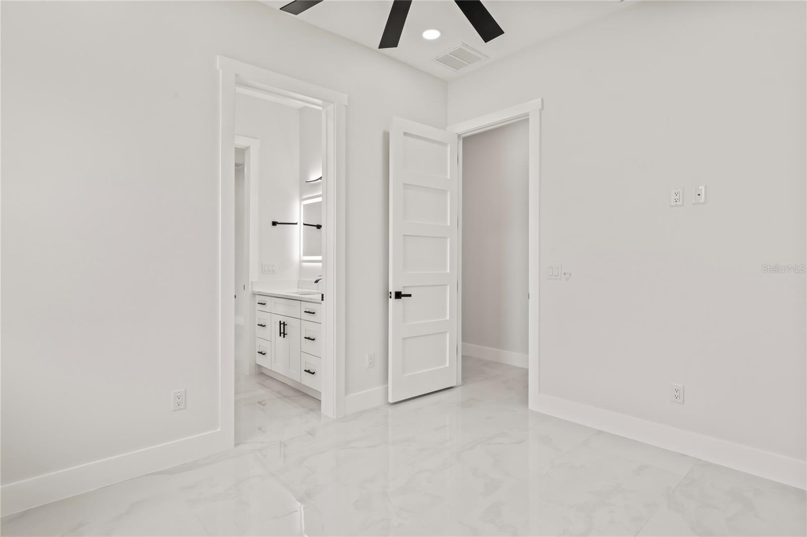 Listing photo id 52 for 14060 Sydney Road